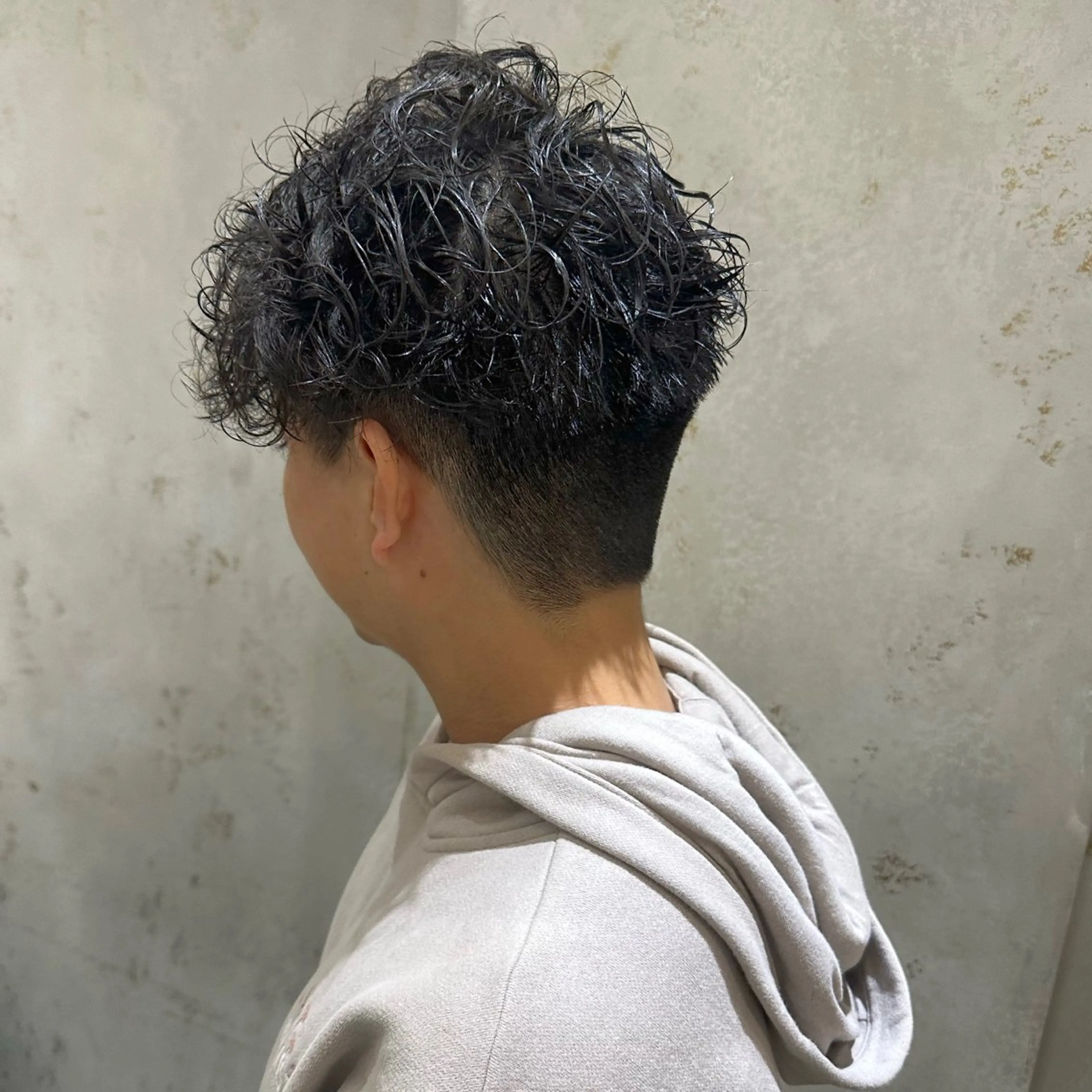 ショート カラー パーマ メンズ カルマパーマ メンズパーマ スペインカール ツイストスパイラルパーマ 刈り上げ カット ヘアカラー パーマ ヘッドスパ 朝楽メンズパーマ 🥇メンズカット吉田のヘアスタイル