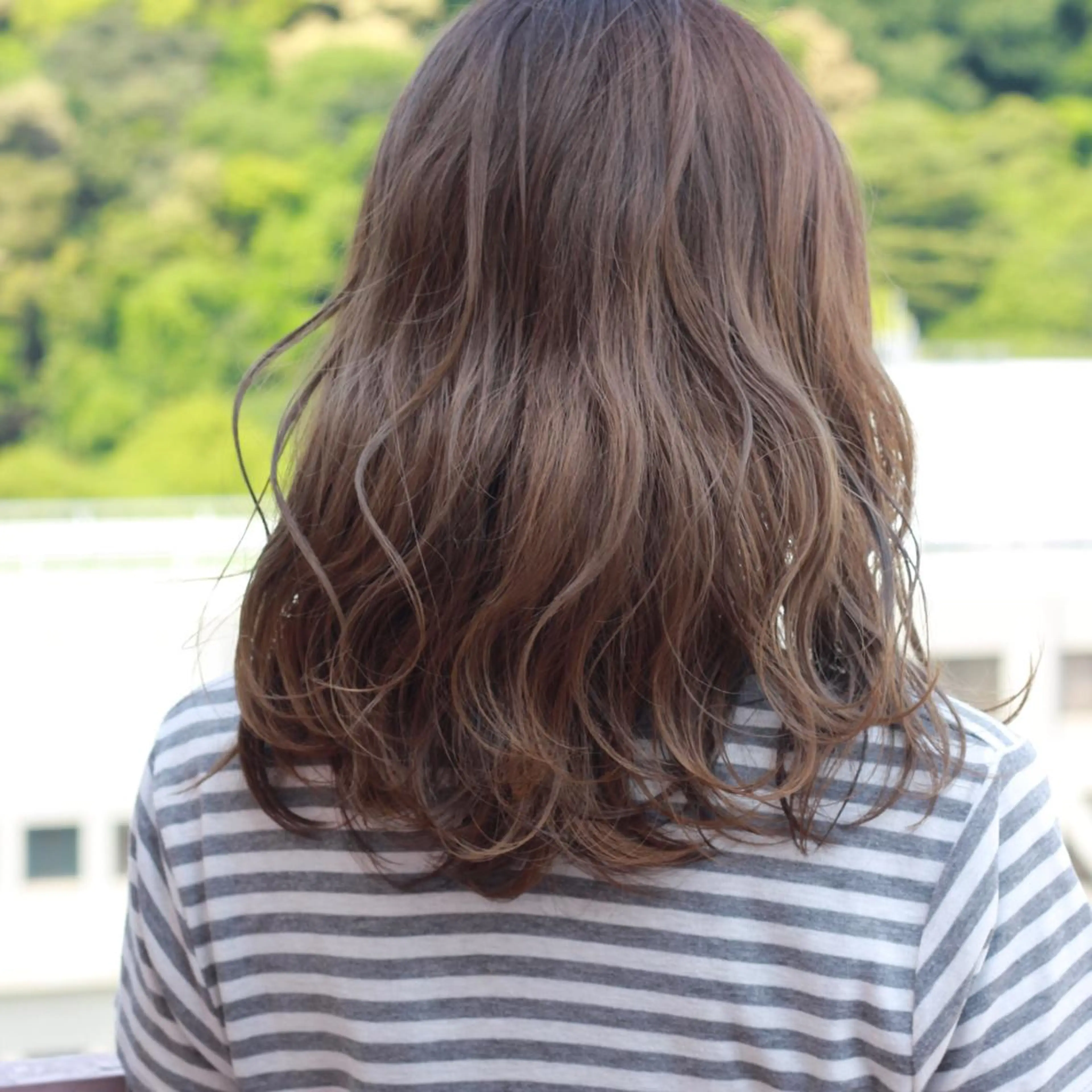 ミディアム カラー グレージュ カーキグレージュ カット Viage （ビアージュ）のヘアスタイル