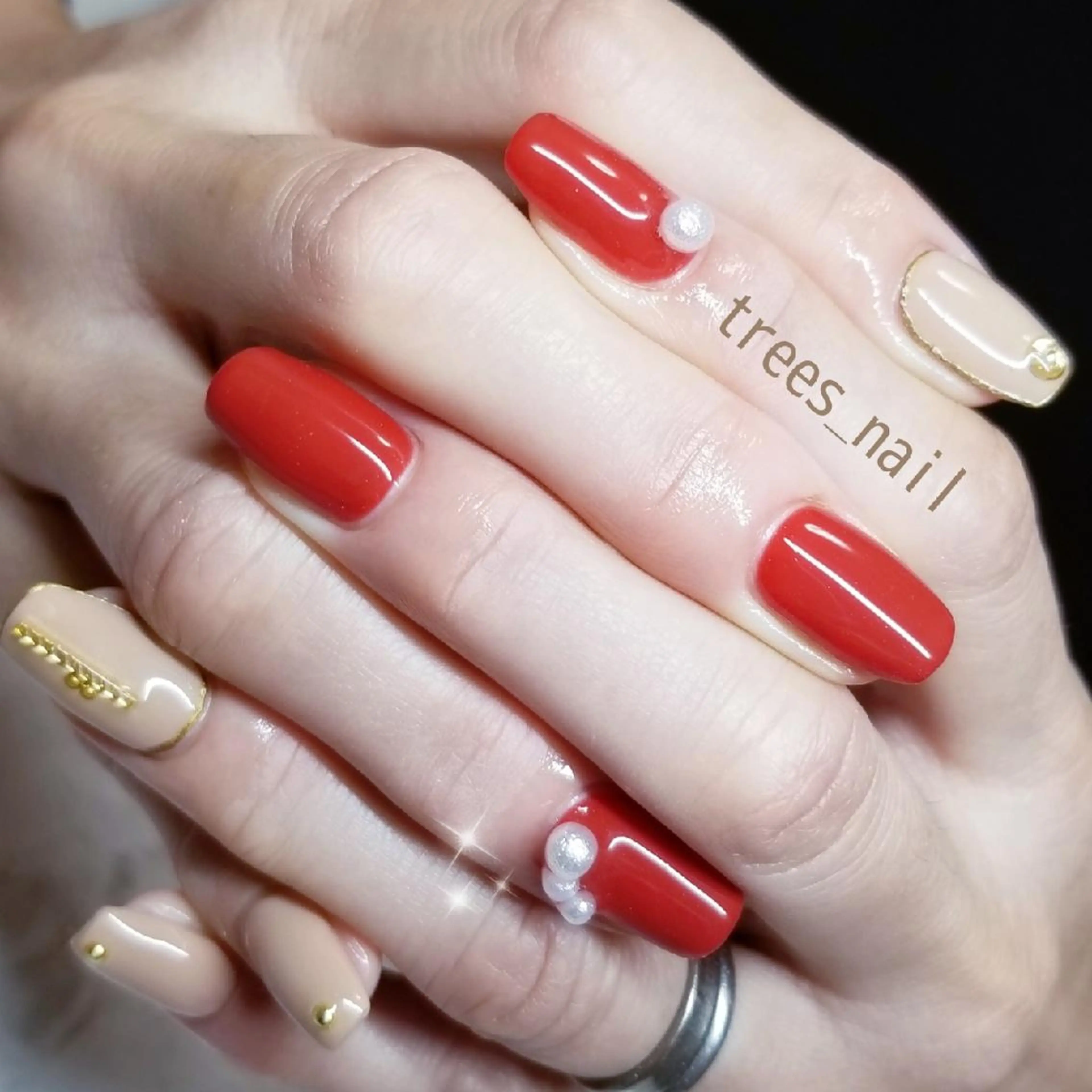 ネイル 赤色 冬ネイル ハンドネイル フットネイル trees_ nailのネイルデザイン