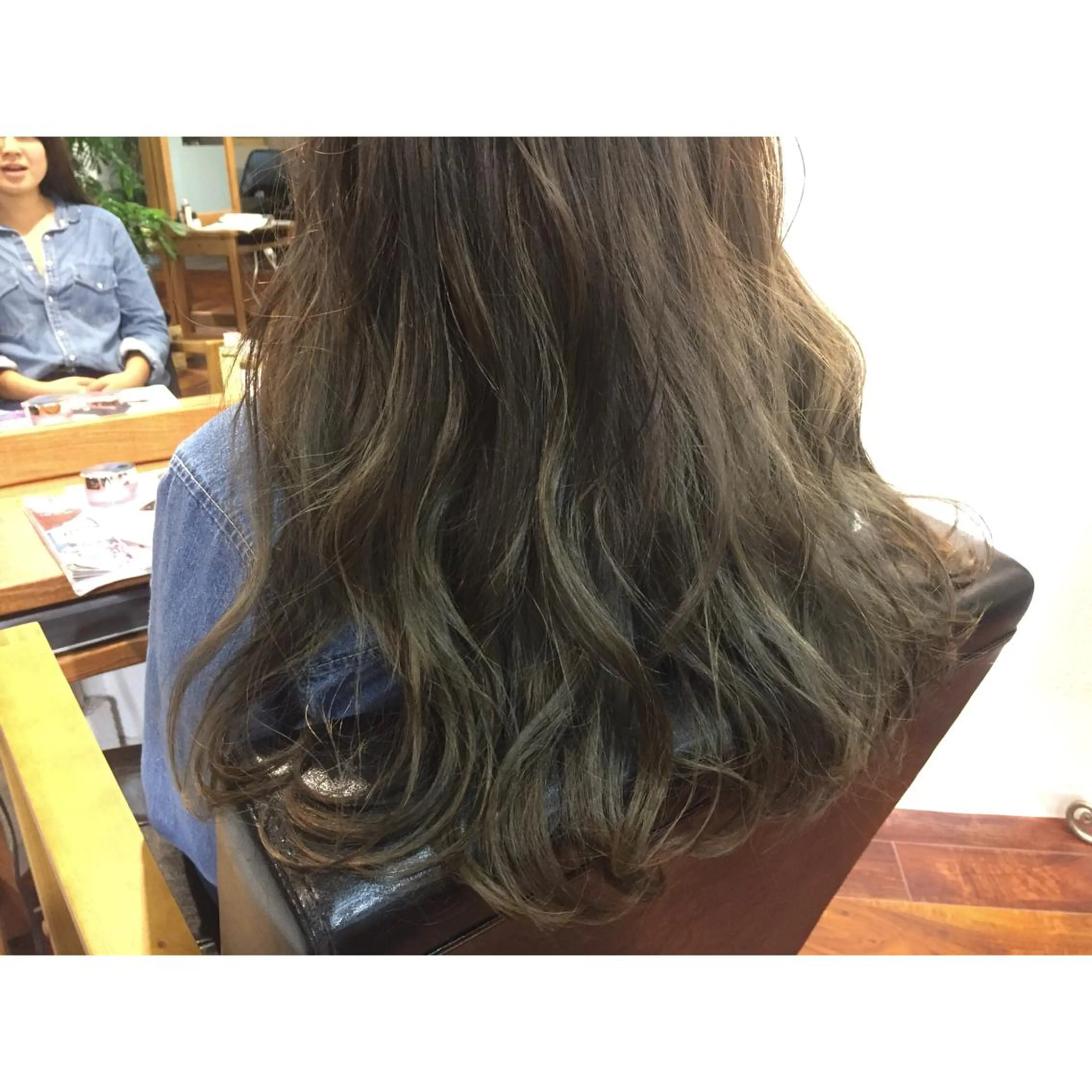 ロング カラー アッシュ ブリーチ グラデーションカラー ハイライトカラー オリーブアッシュ 江上拓郎/ショート /酸性ストレートのヘアスタイル