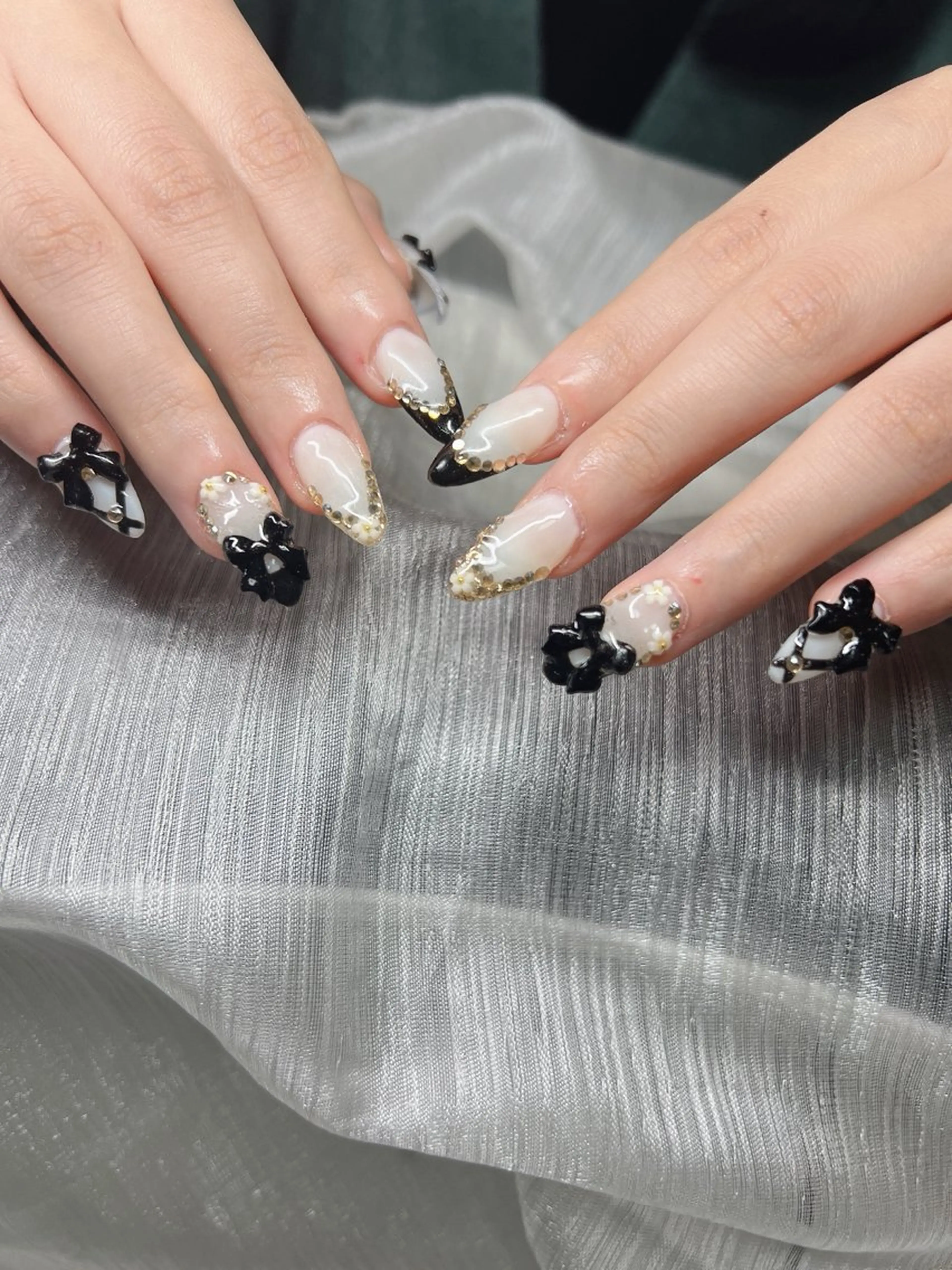 ネイル オーロラネイル チークネイル 長さ出し フットネイル フレンチネイル ハンドネイル Lee Nailsのネイルデザイン