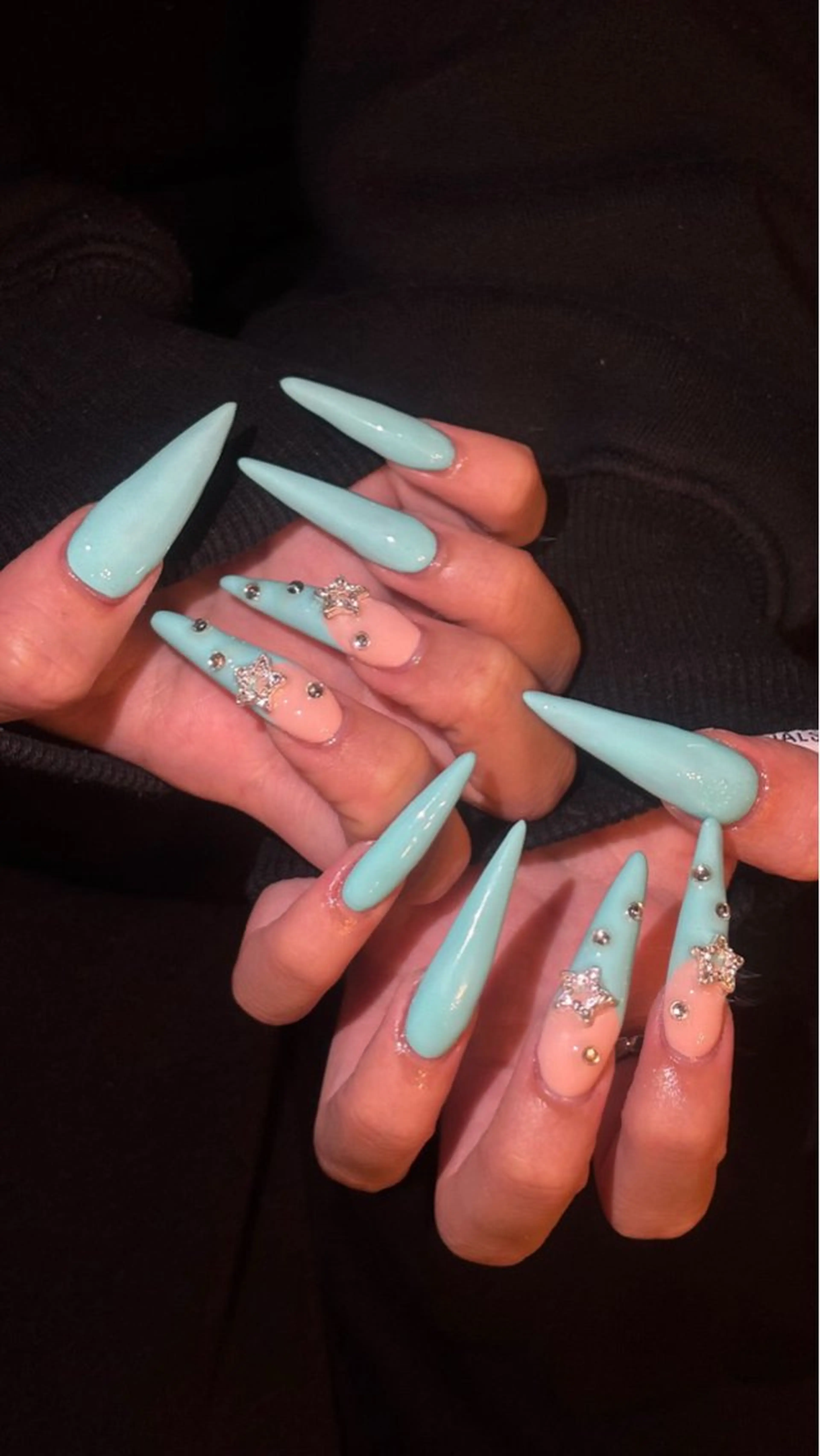 ネイル フレンチネイル ロングネイル ハンドネイル Lillion sakiのネイルデザイン