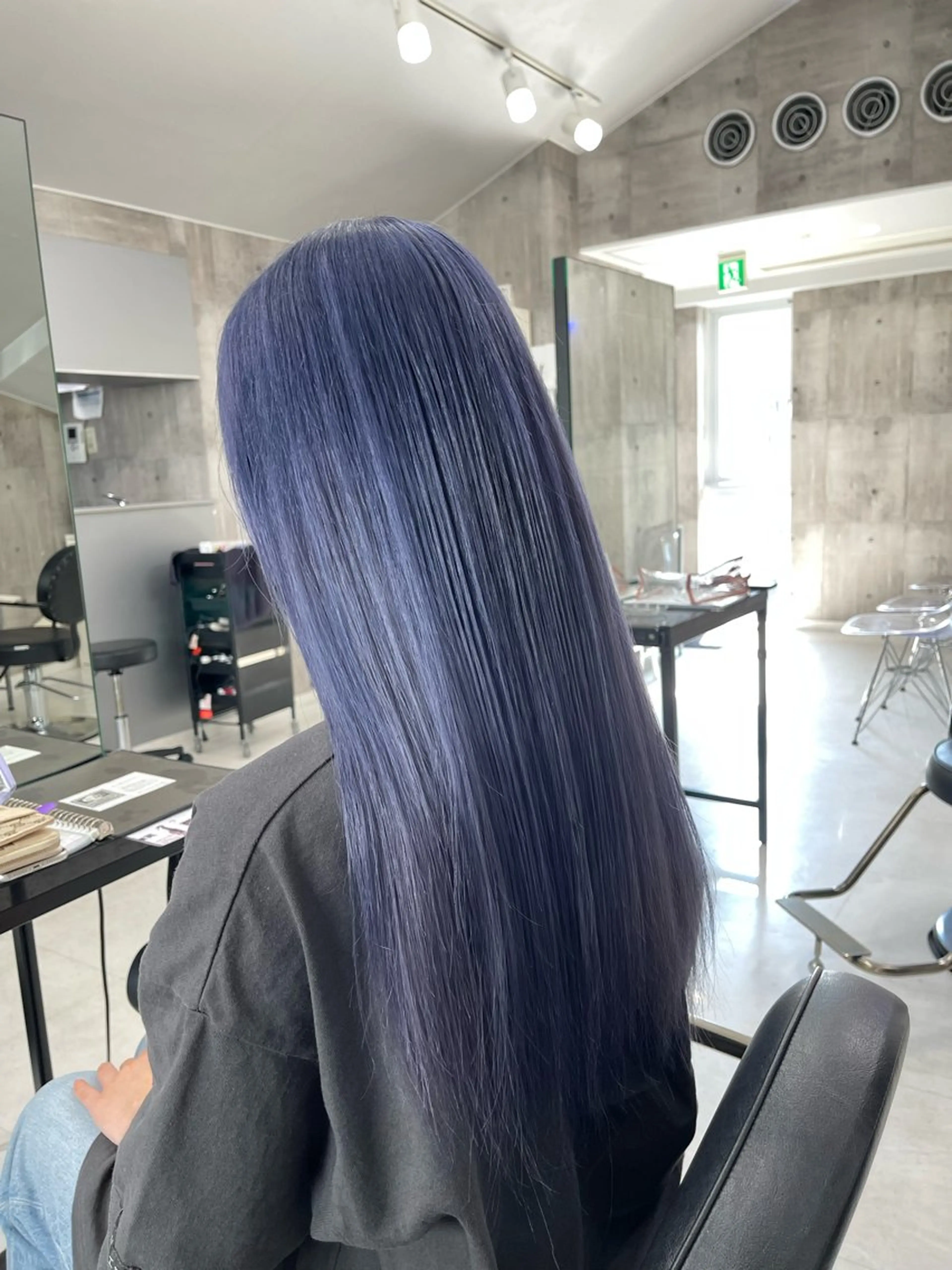 ロング カラー レイヤーの魔術師 𓍼takumi𓍼のヘアスタイル