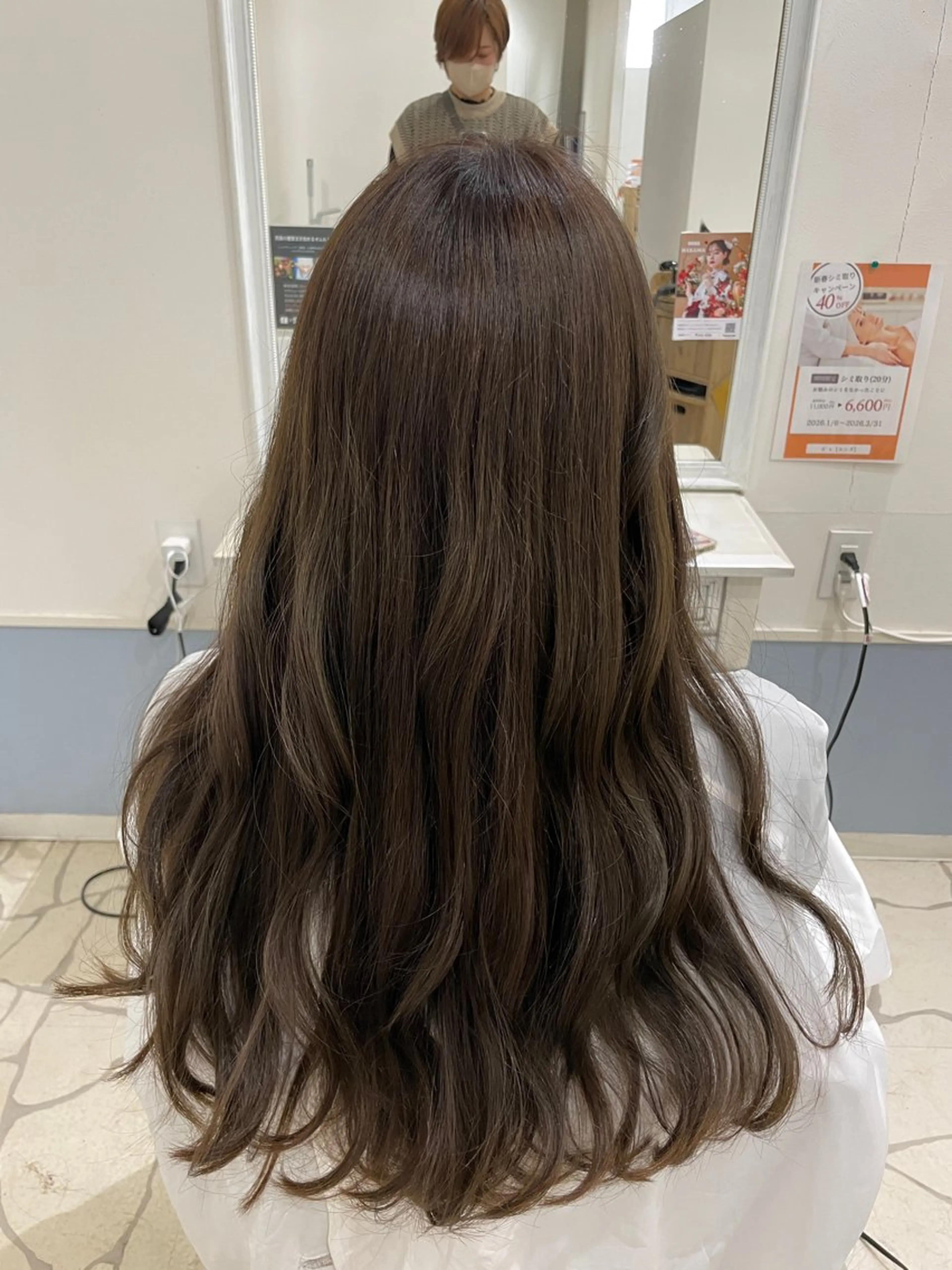 ロング カラー カット ヘアカラー トリートメント やない ともみのヘアスタイル