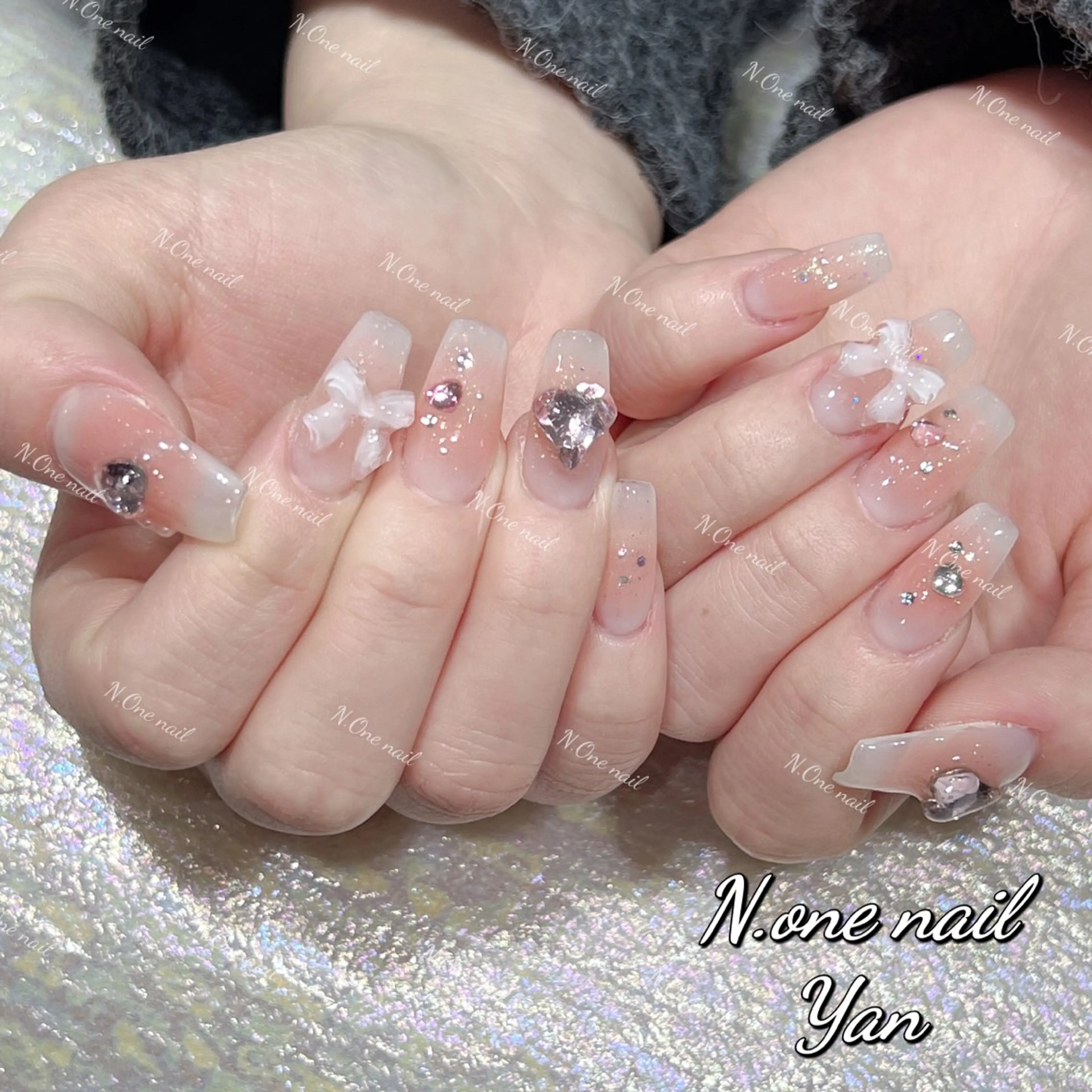 ネイル アートネイル グラデーション キラキラネイル ニュアンスネイル オフィスネイル ハンドネイル 長いだし/スカルプ/ パラシェルN.oneのネイルデザイン