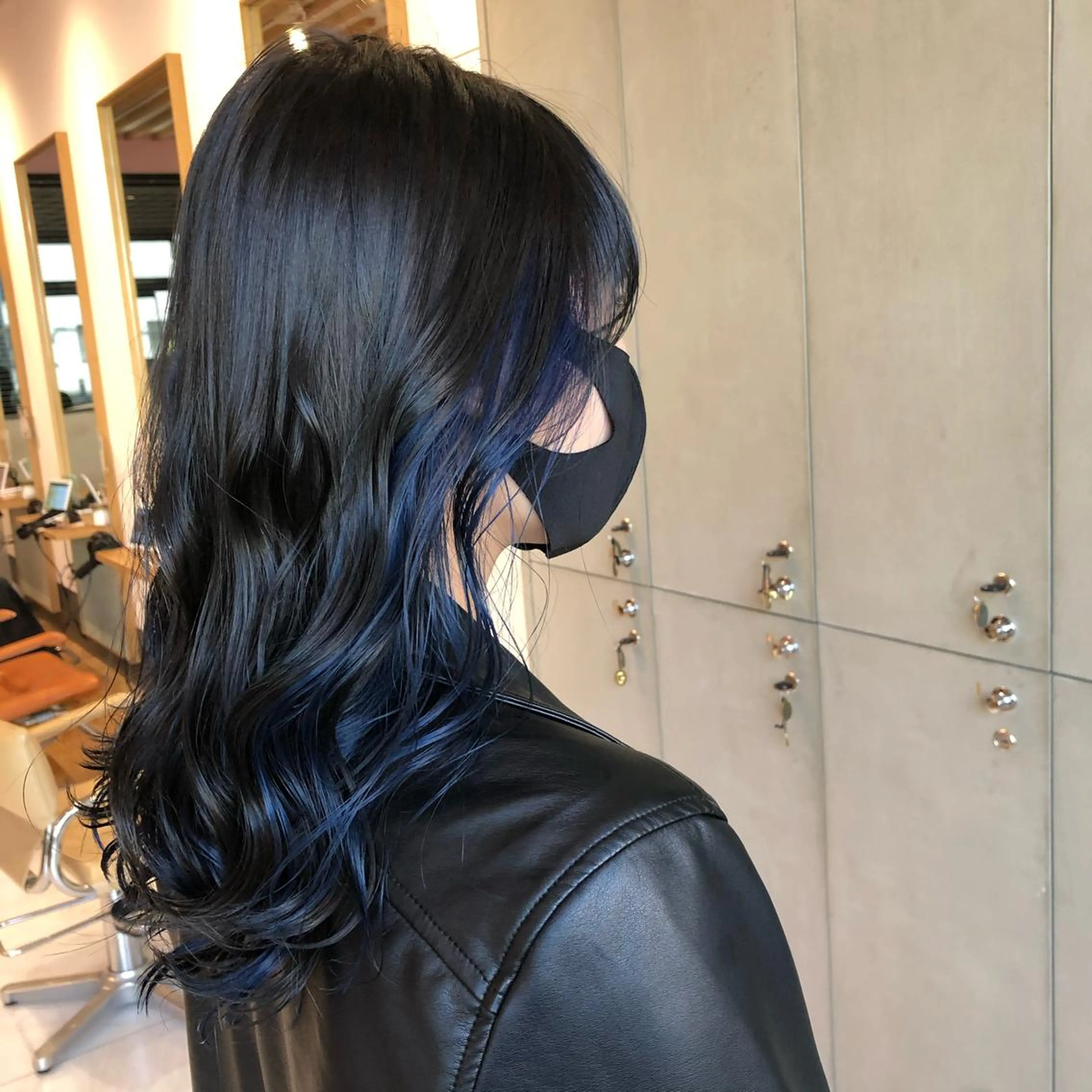 セミロング カラー ブルーカラー 古屋 花織のヘアスタイル