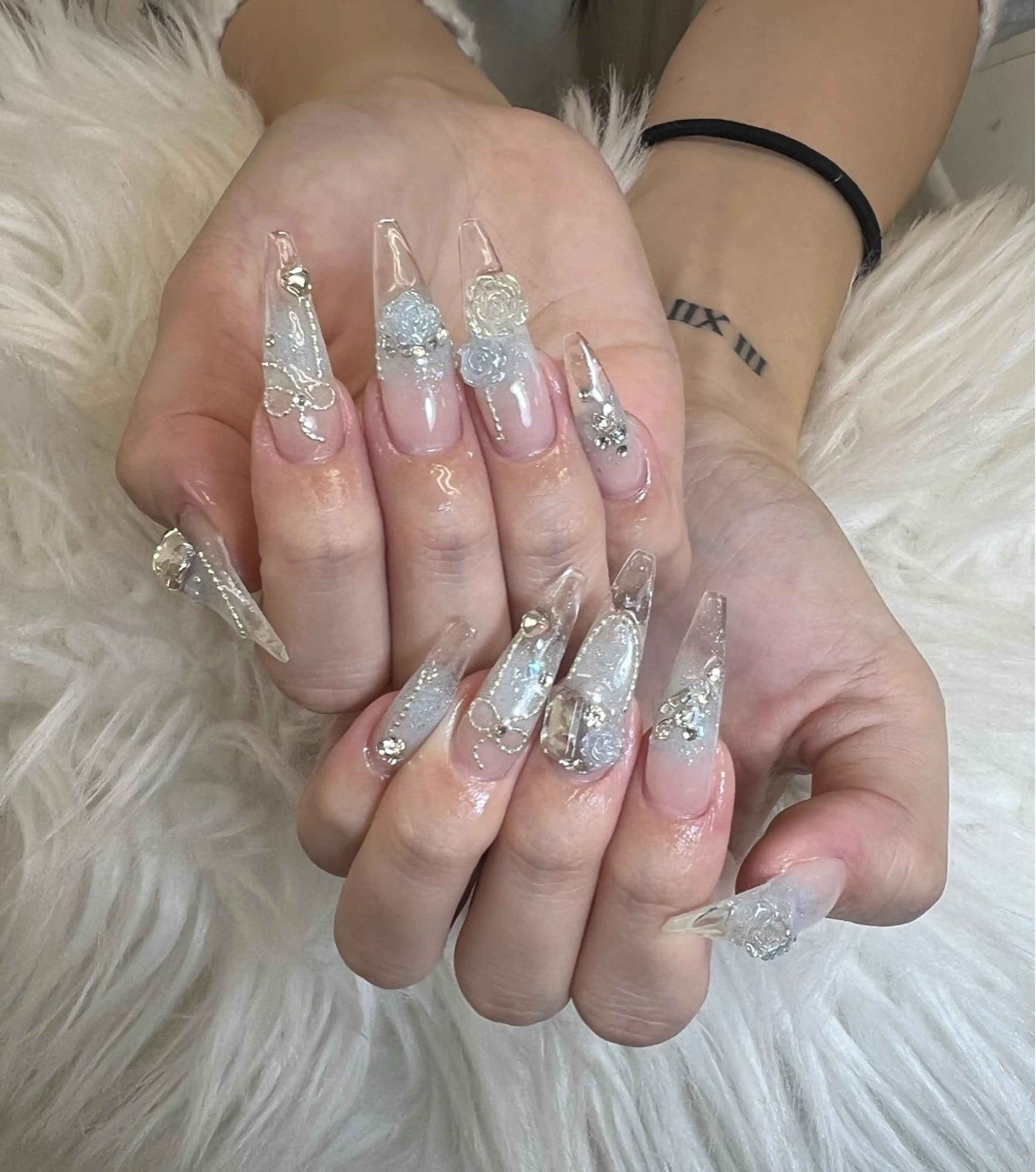 ネイル アートネイル オーロラネイル チークネイル 長さ出し フットネイル HaNa_ Noiranailのネイルデザイン