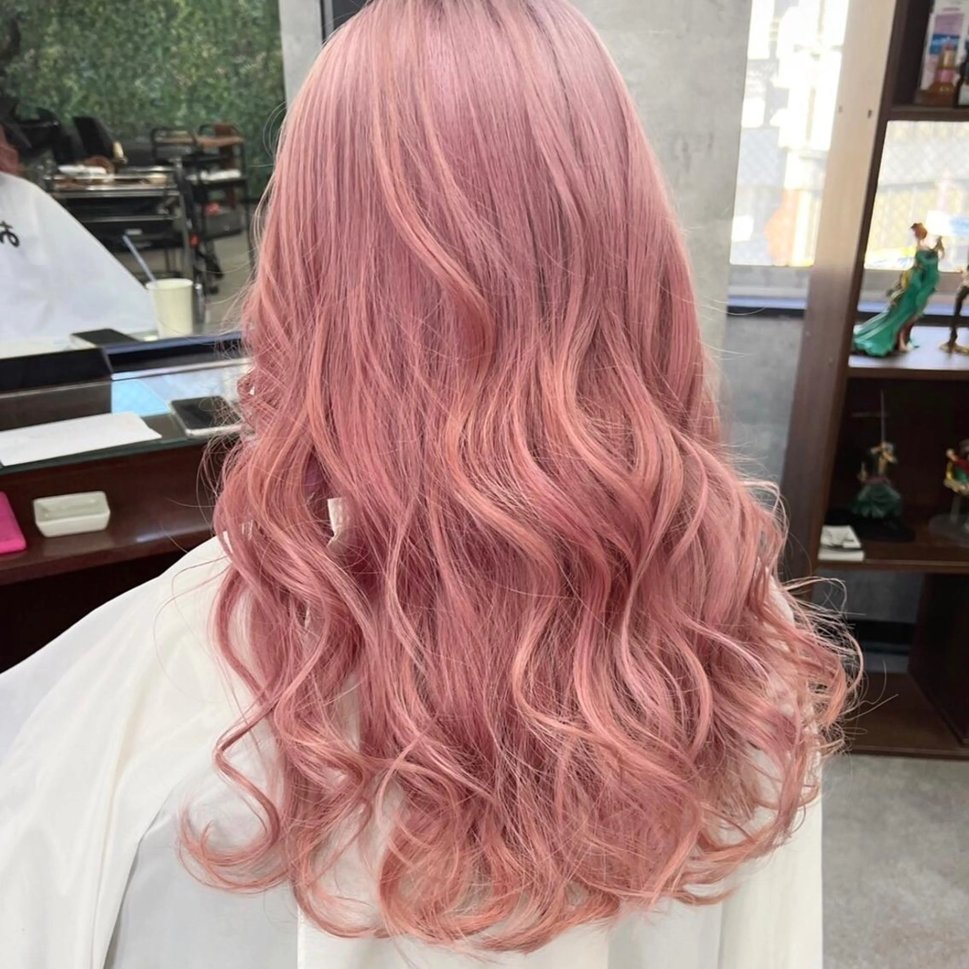 ロング カラー シールエクステ ハイトーンカラー エクステ ヘアカラー トリートメント シールエクステ特化 ハイトーン、NANAのヘアスタイル