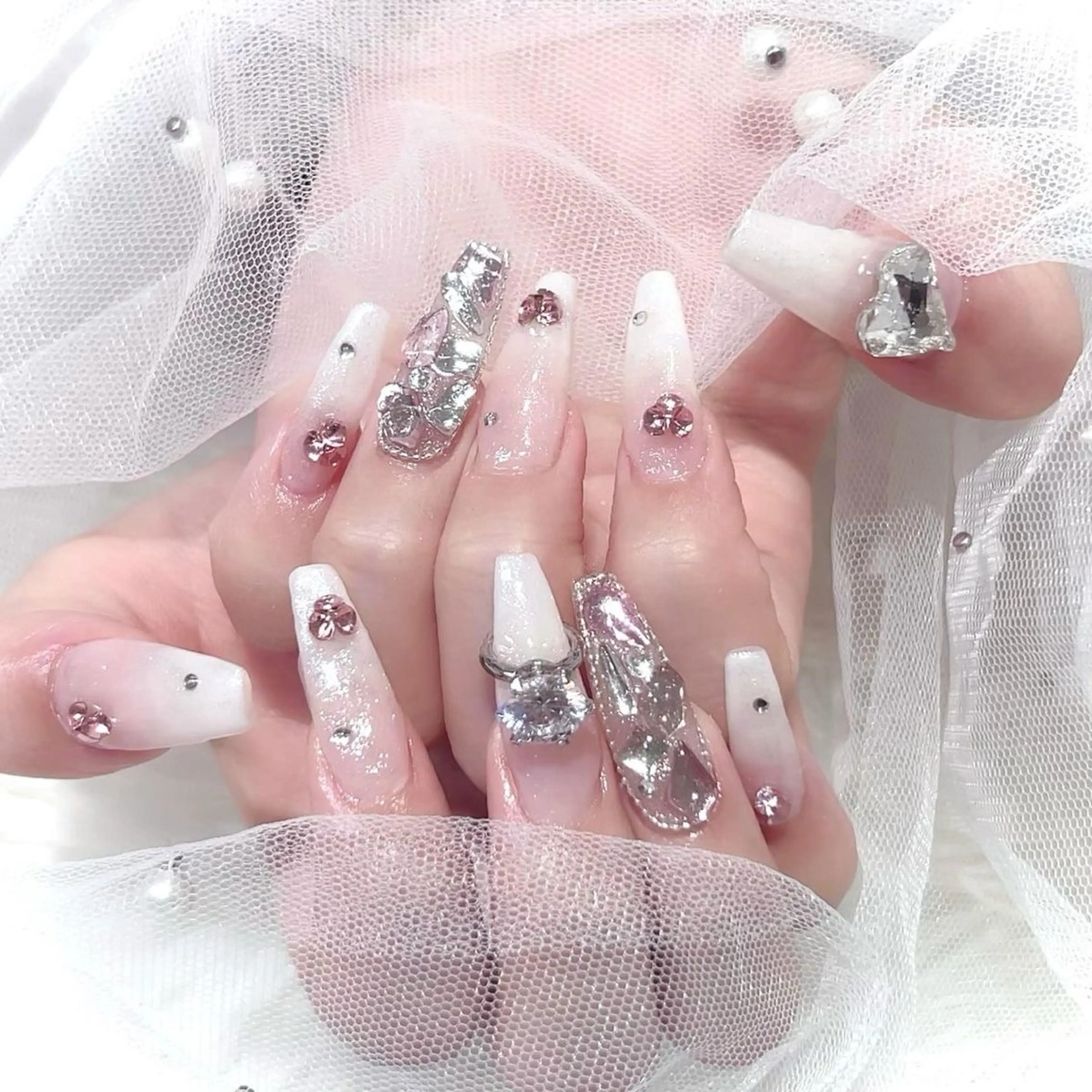 カラー グラデーションカラー ピンクカラー ハンドネイル AIN Nailのネイルデザイン