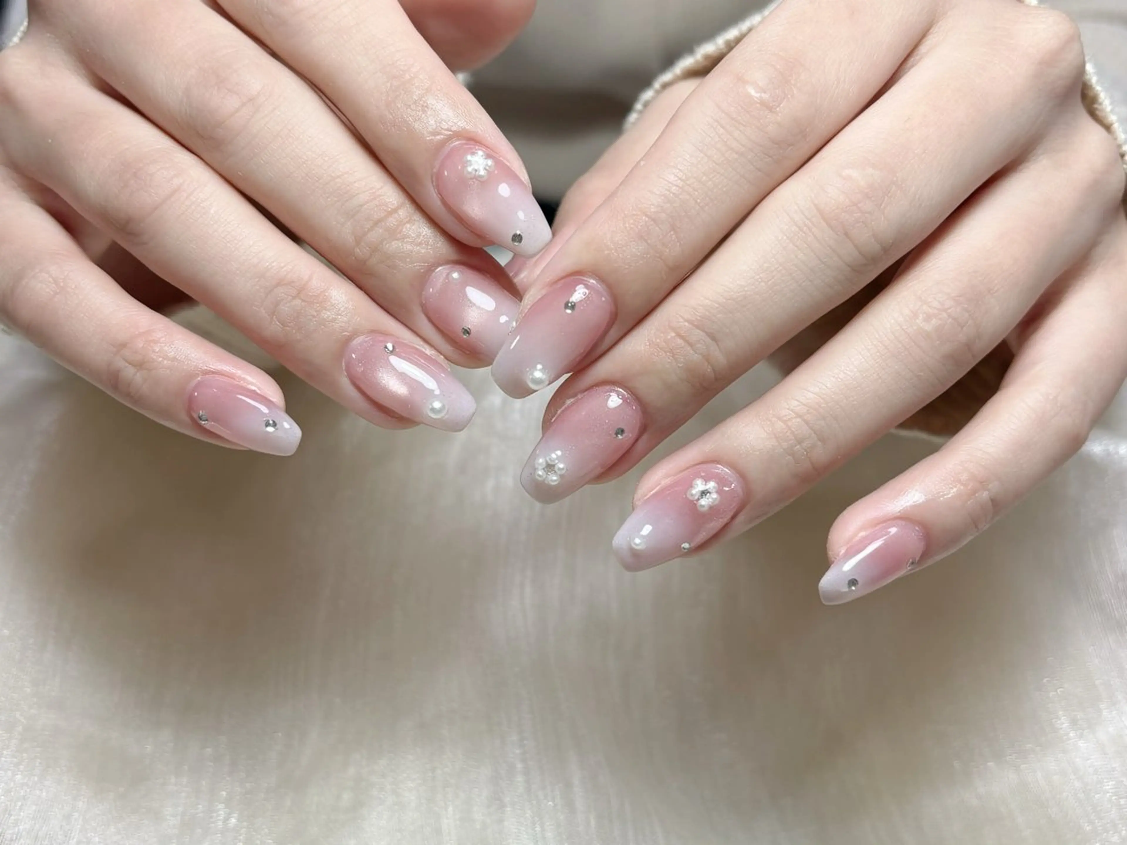 ネイル オーロラネイル チークネイル フレンチネイル ジェルネイル ガラスフレンチ ハンドネイル Nail Jolieのネイルデザイン