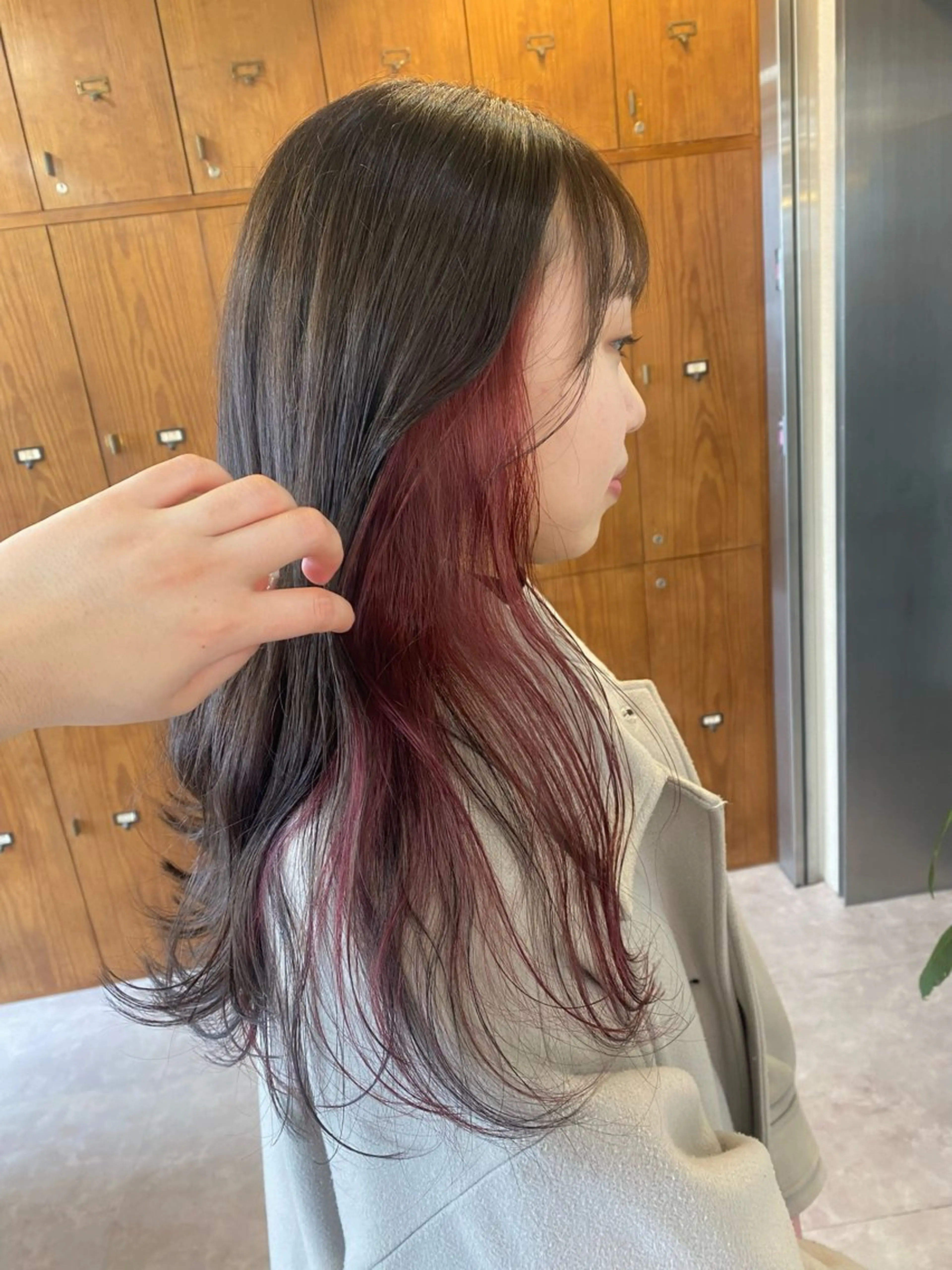 セミロング カラー インナーカラー AYANO ／レイヤー／オリーブのヘアスタイル