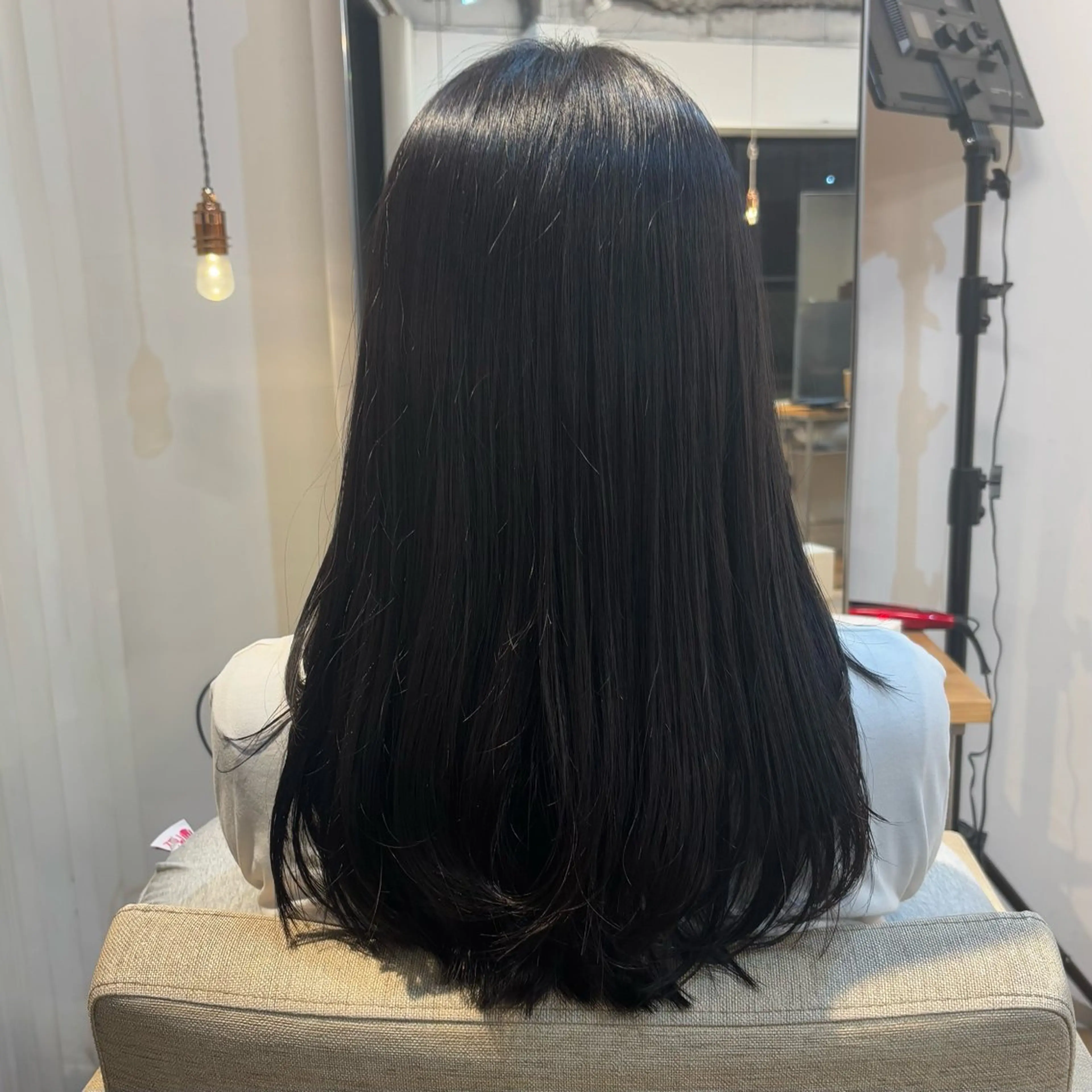 セミロング カット BELO OSAKA マオのヘアスタイル