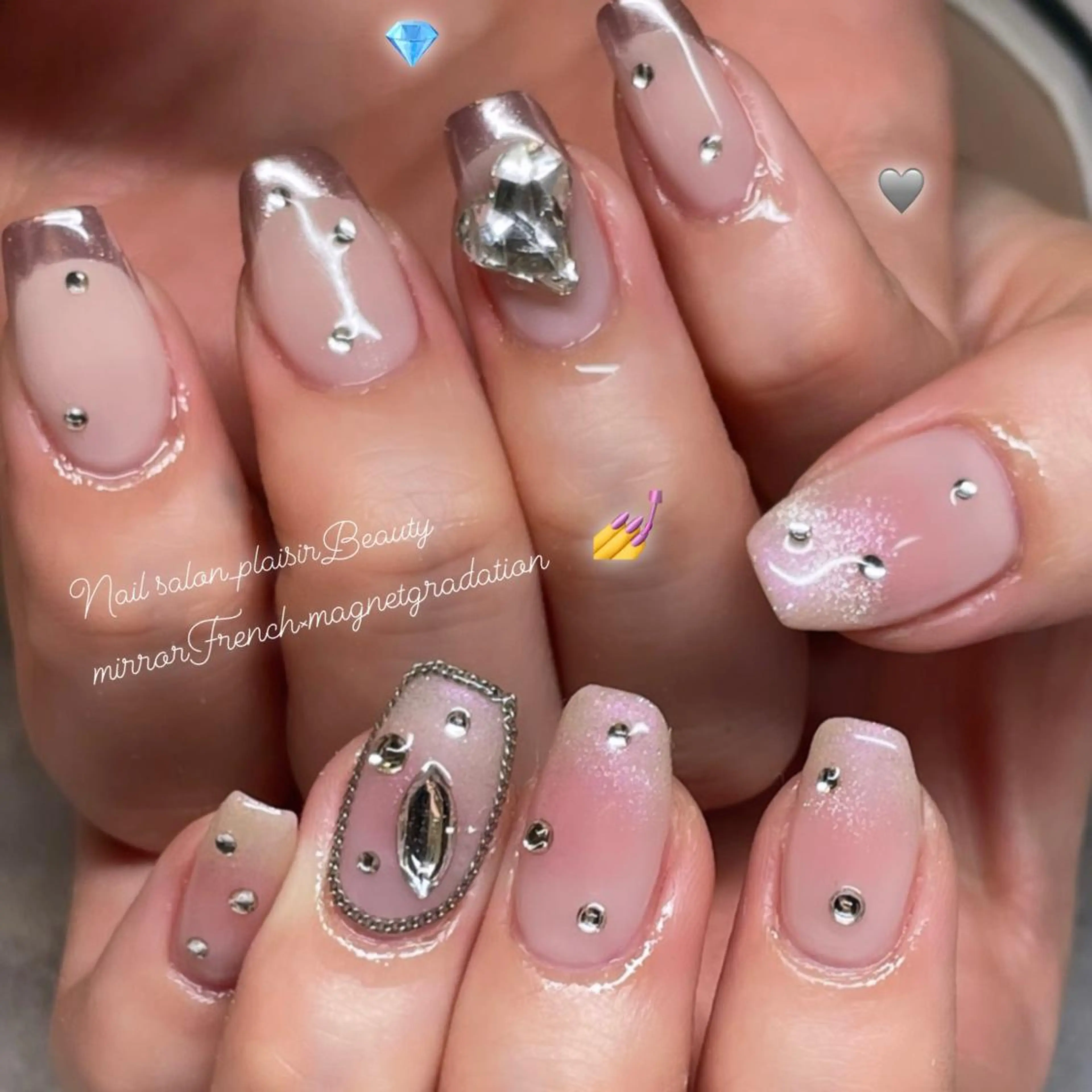 ネイル フレンチネイル グラデーション ラメ(グリッター) ラメグラデーション マグネットネイル ハンドネイル Plaisir beautyのネイルデザイン