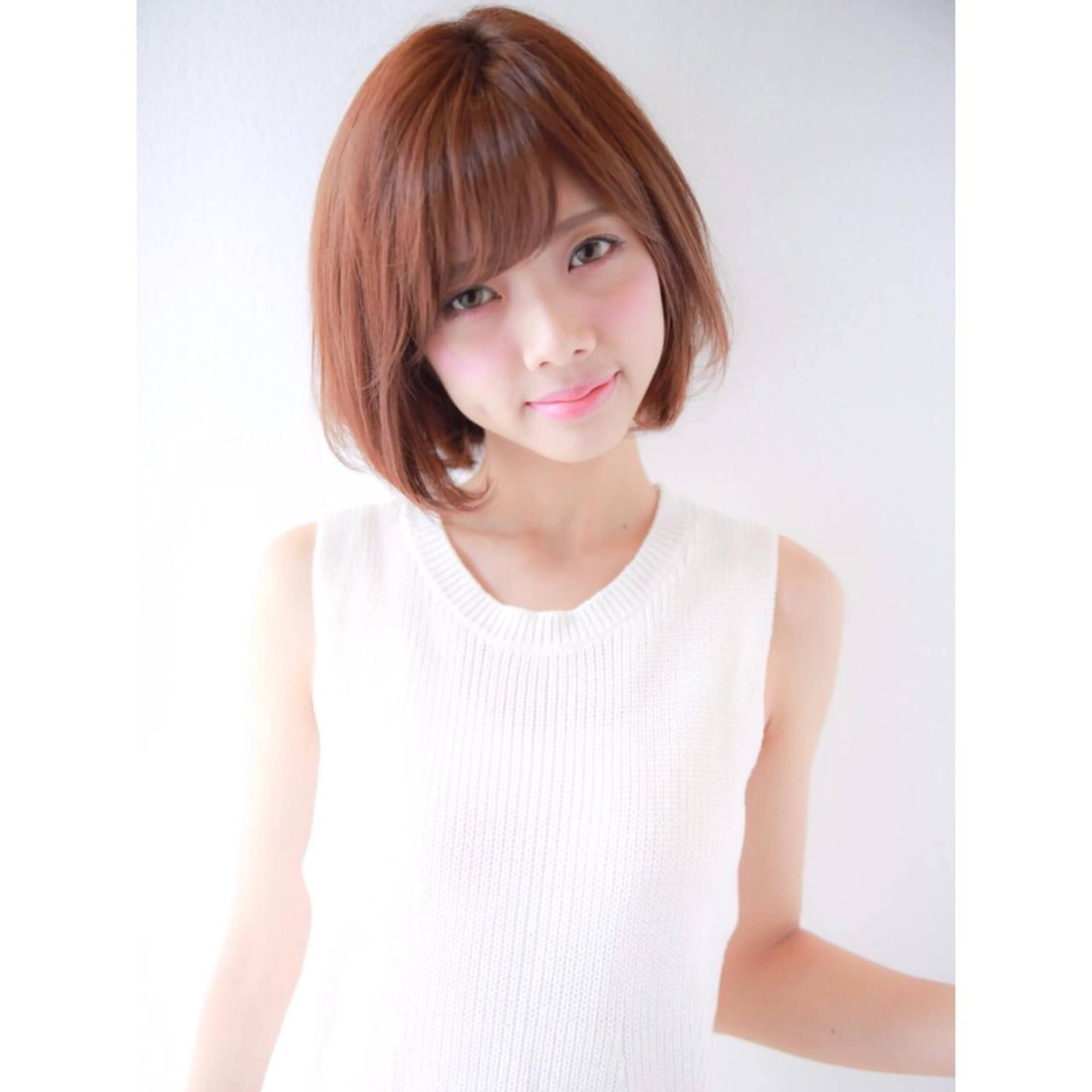 ショート カラー ボブ 高木 麻知子のヘアスタイル