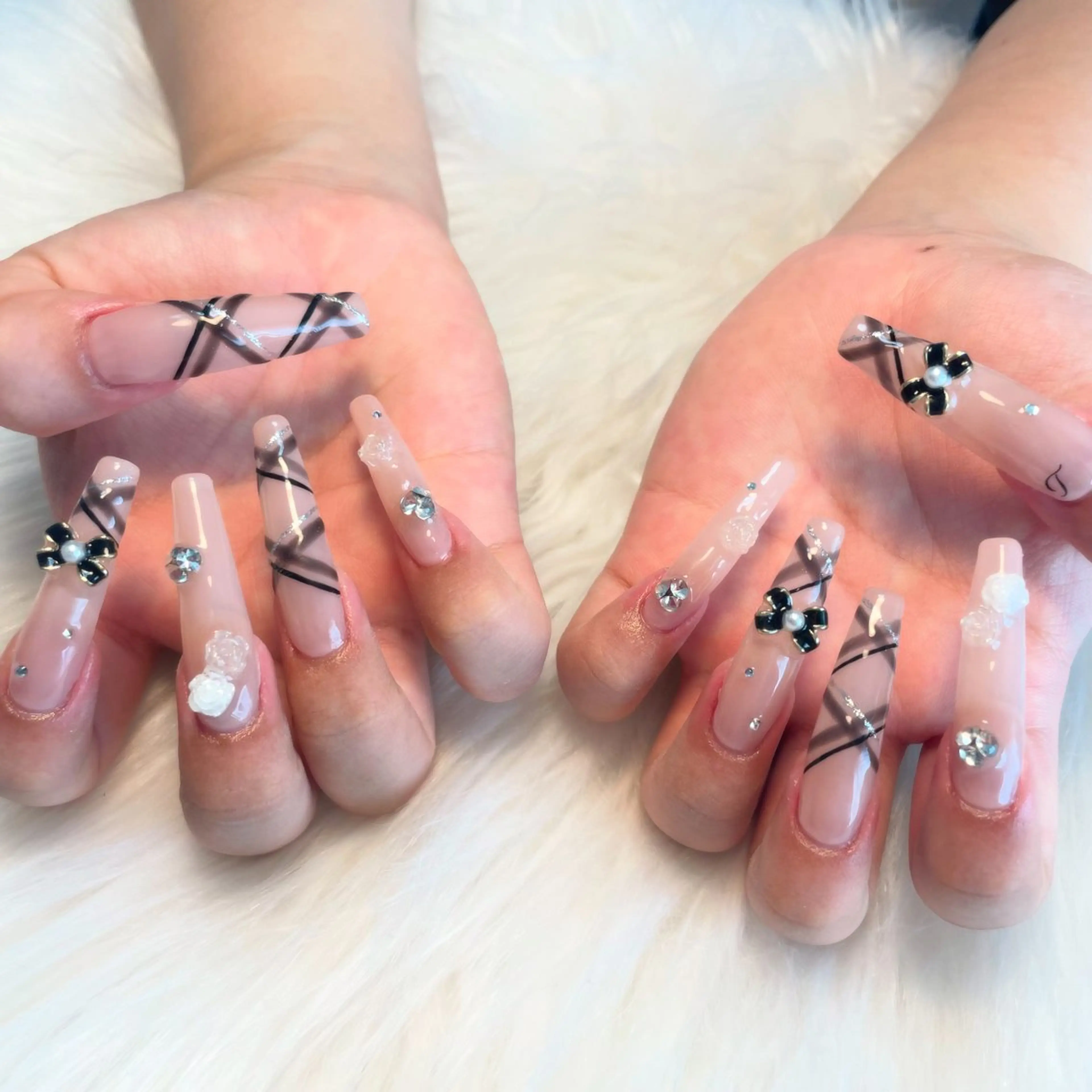 ネイル ハンドネイル ゴテゴテ💙ワンホン リオナのネイルデザイン