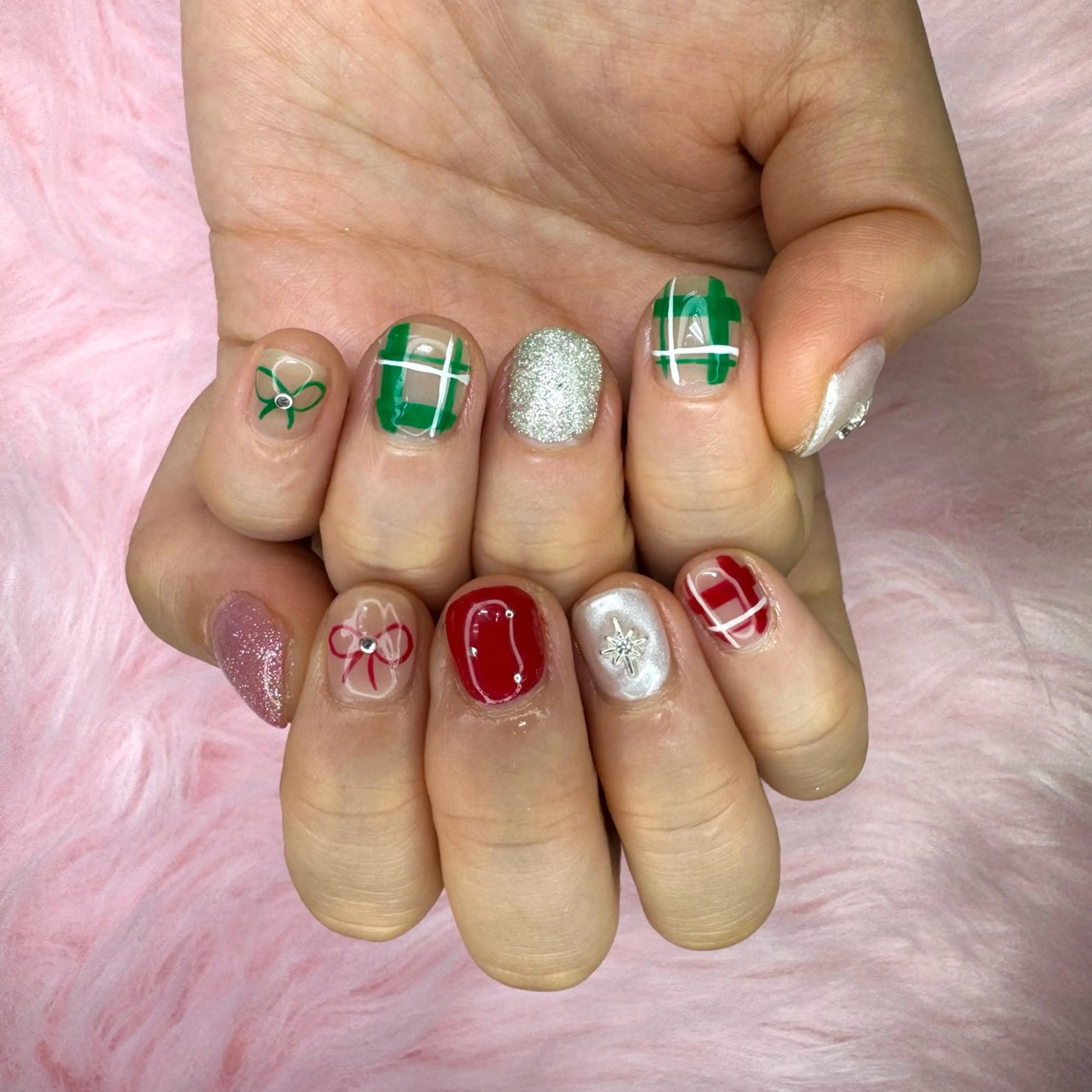 ネイル 冬ネイル クリスマス ハンドネイル WAKALU .のネイルデザイン
