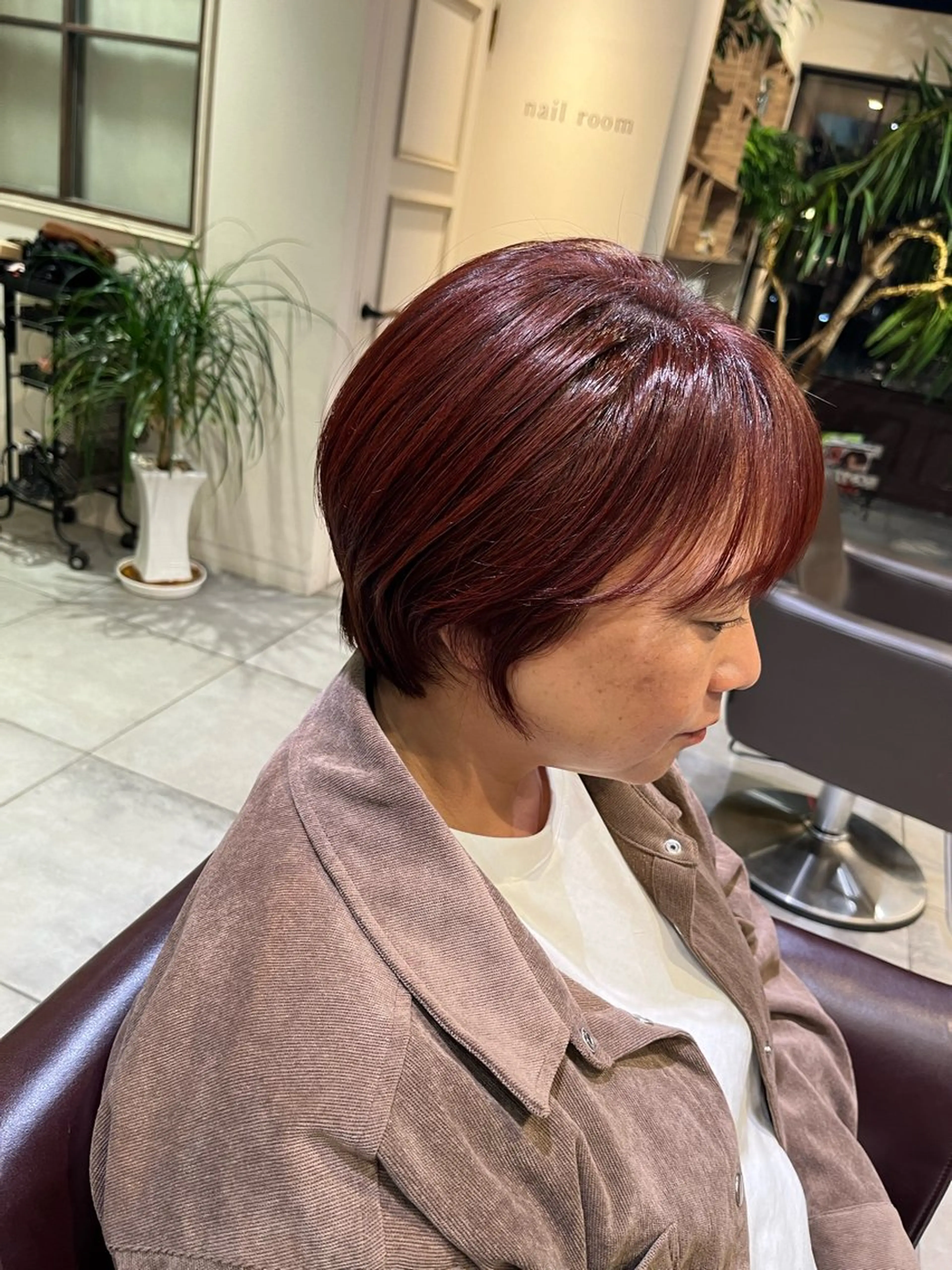 ショート カラー ボルドーカラー ブラウンカラー 川越 輝梨奈のヘアスタイル