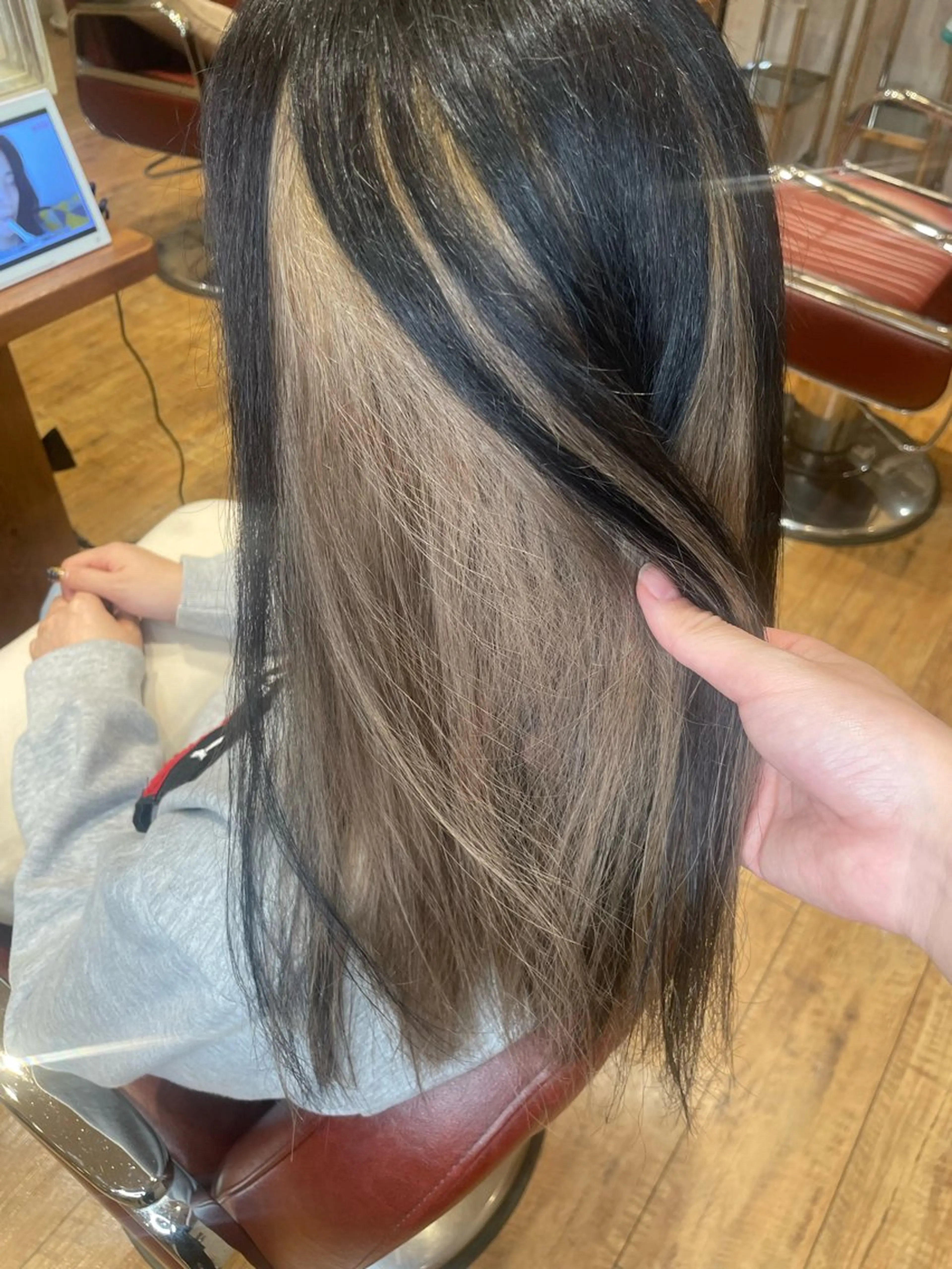 カラー ベージュカラー インナーカラー MINDS LINO Reinaのヘアスタイル