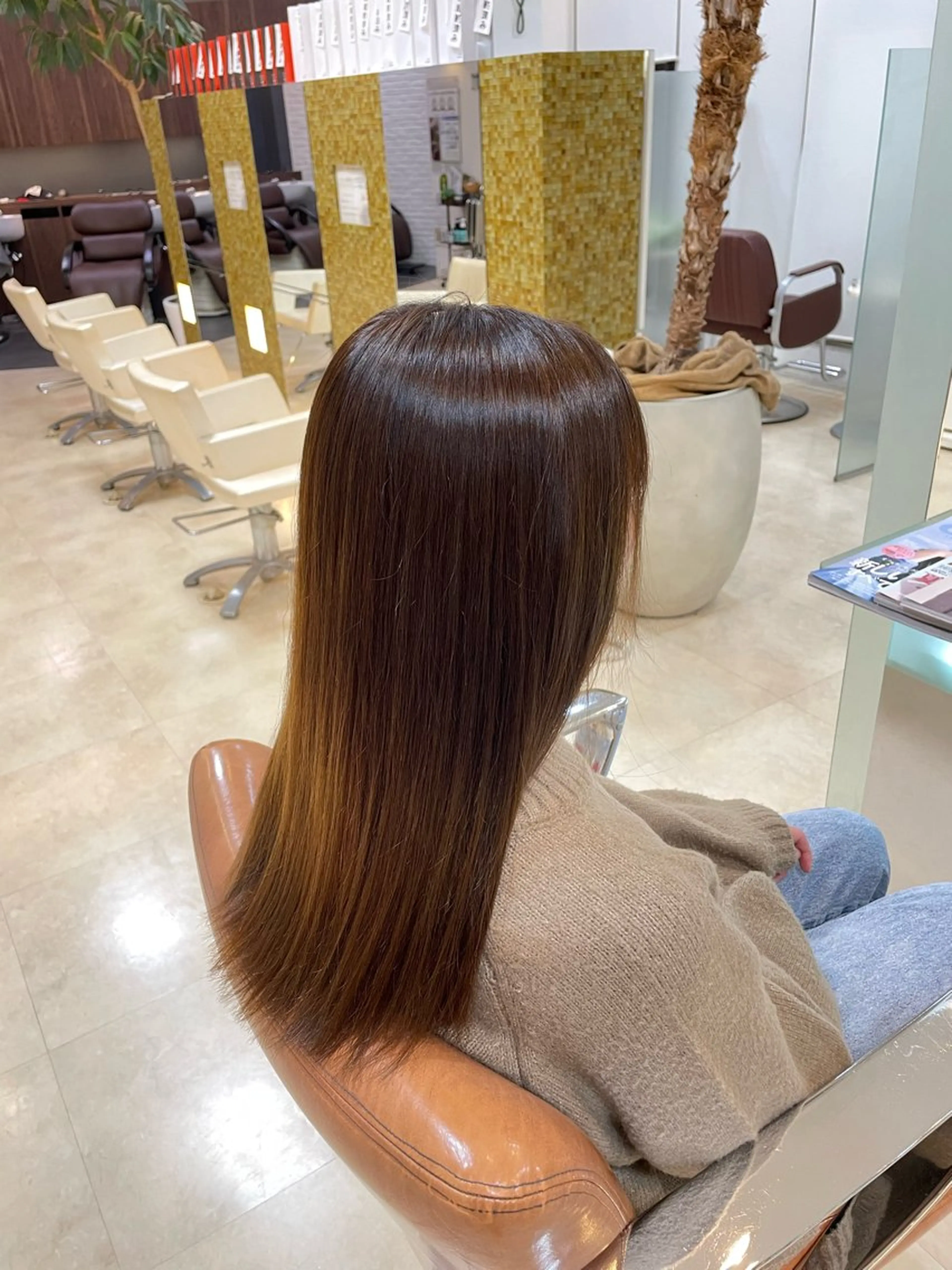 セミロング カラー ベージュカラー chic channel伊藤のヘアスタイル