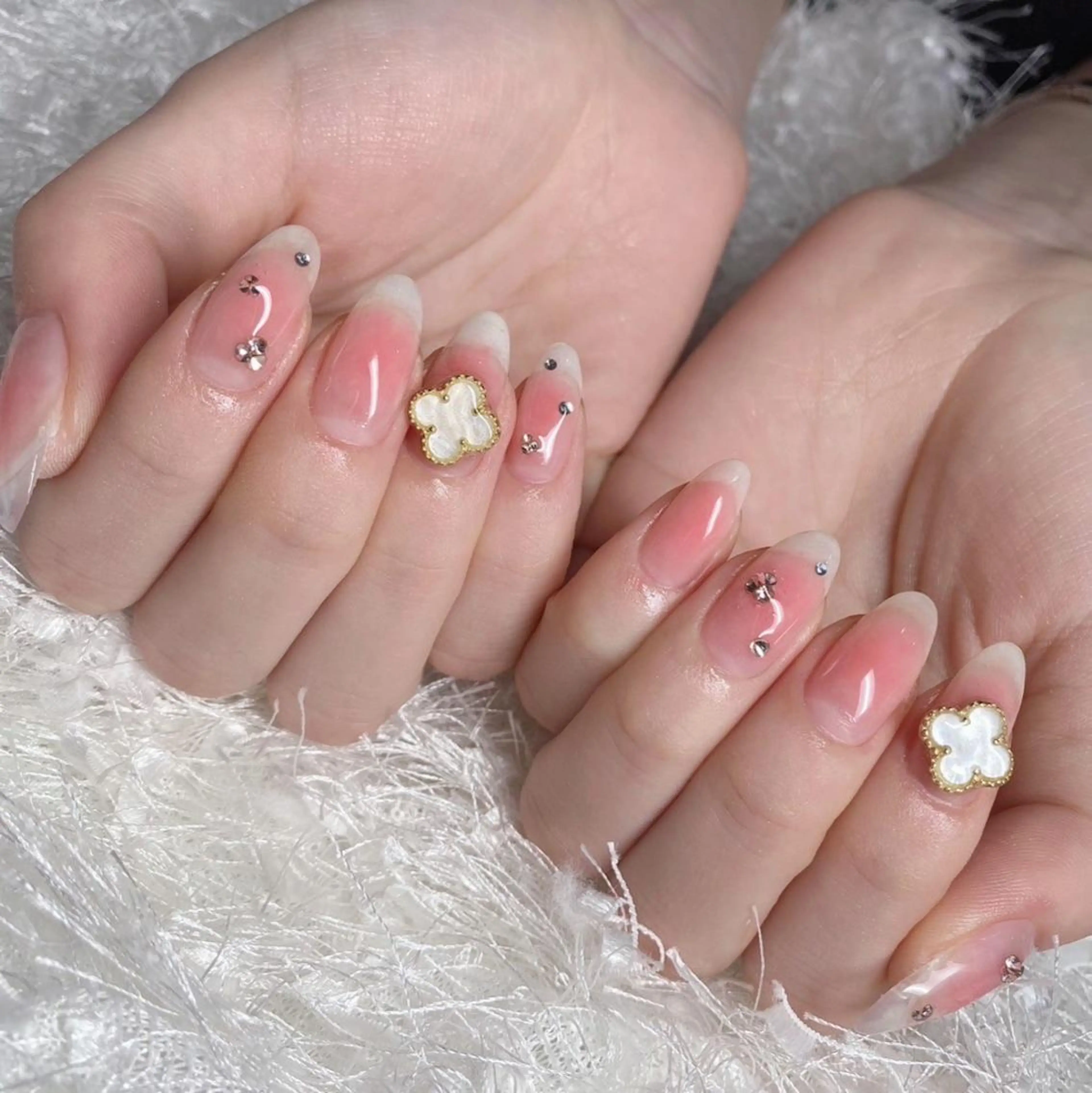 ネイル オーロラネイル チークネイル 長さ出し フレンチネイル ジェルネイル ハンドネイル Nail&eye Belire 新宿のネイルデザイン