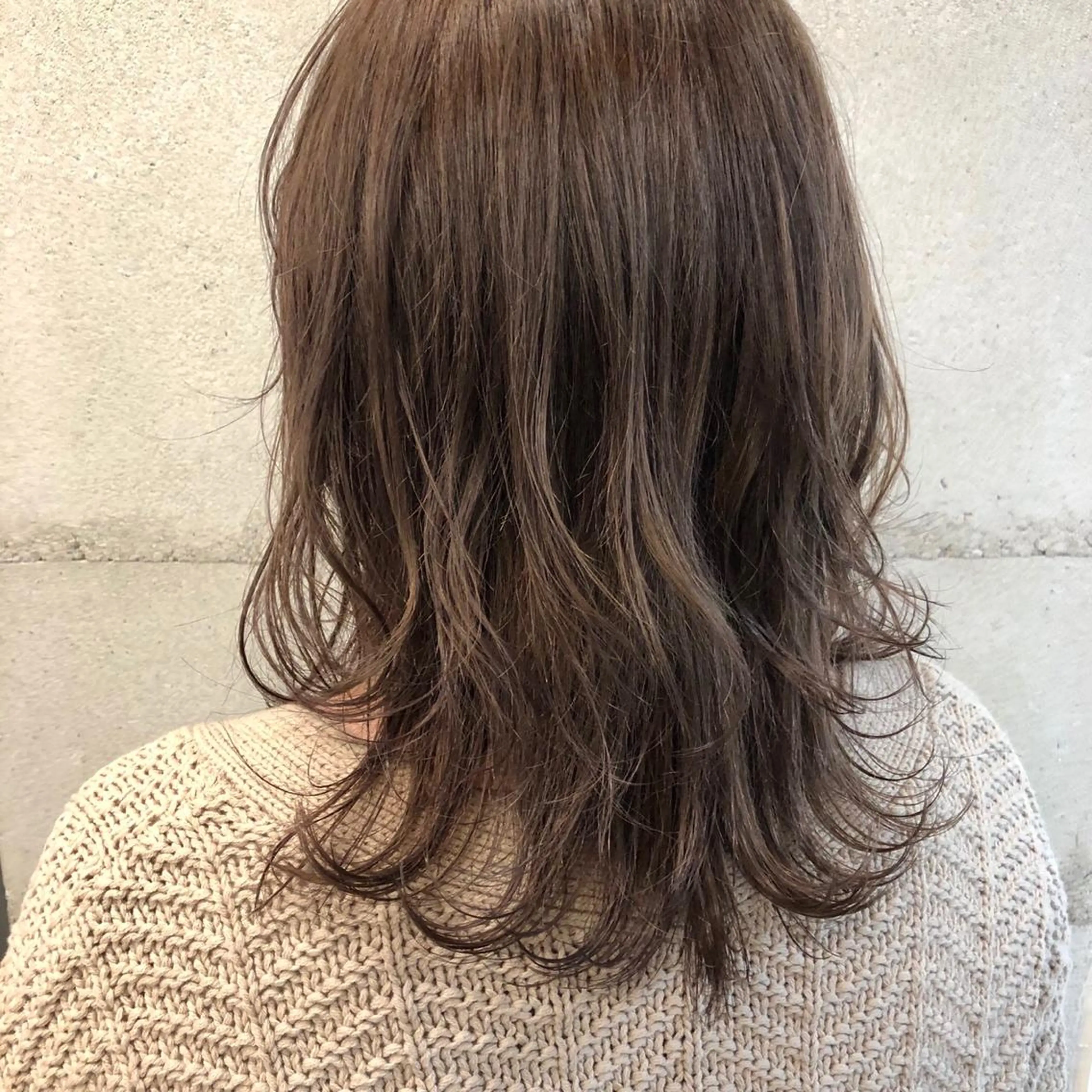 ミディアム 山口 栞奈のヘアスタイル