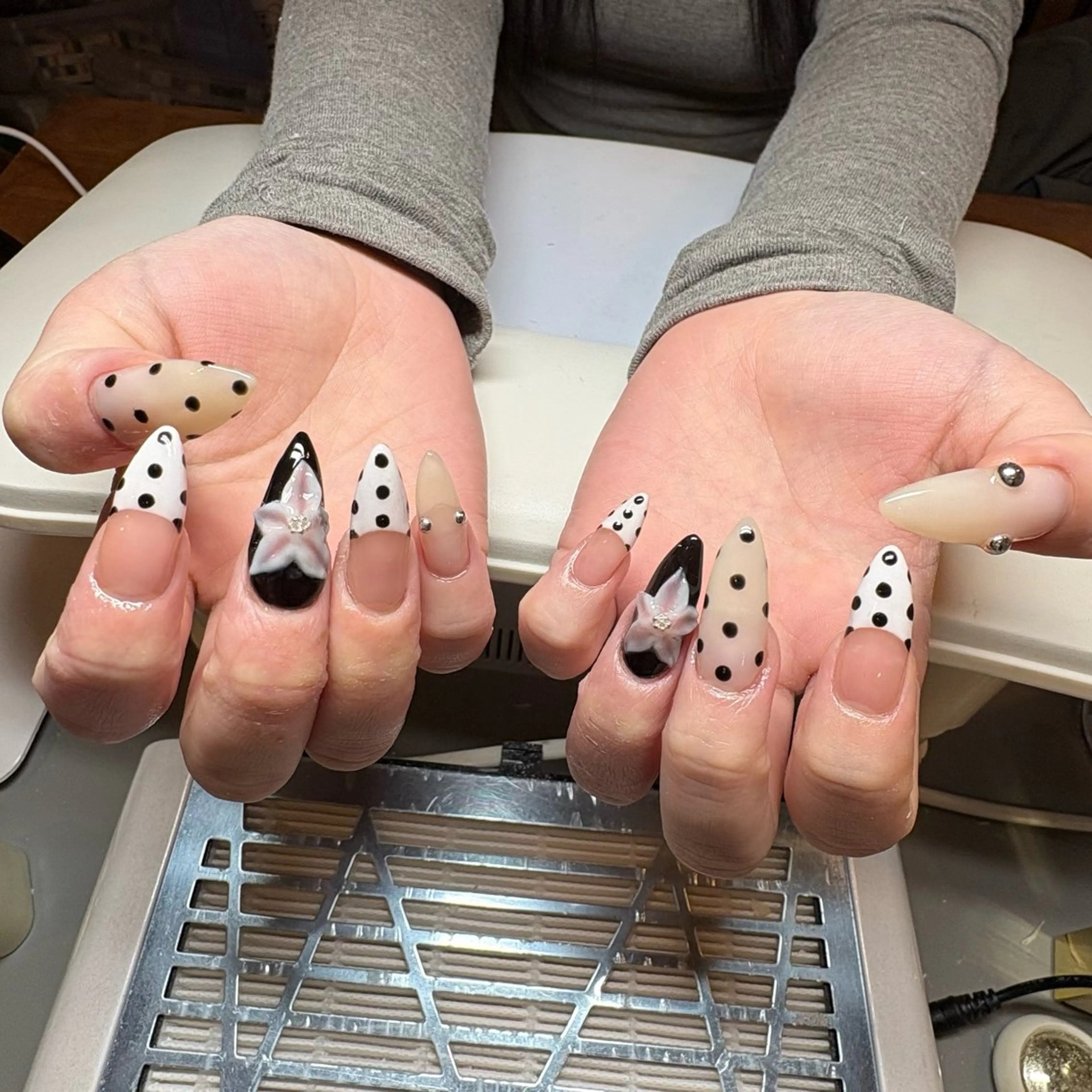 ネイル ドット 長さ出し 持ち込み ハンドネイル Lily Nailのネイルデザイン