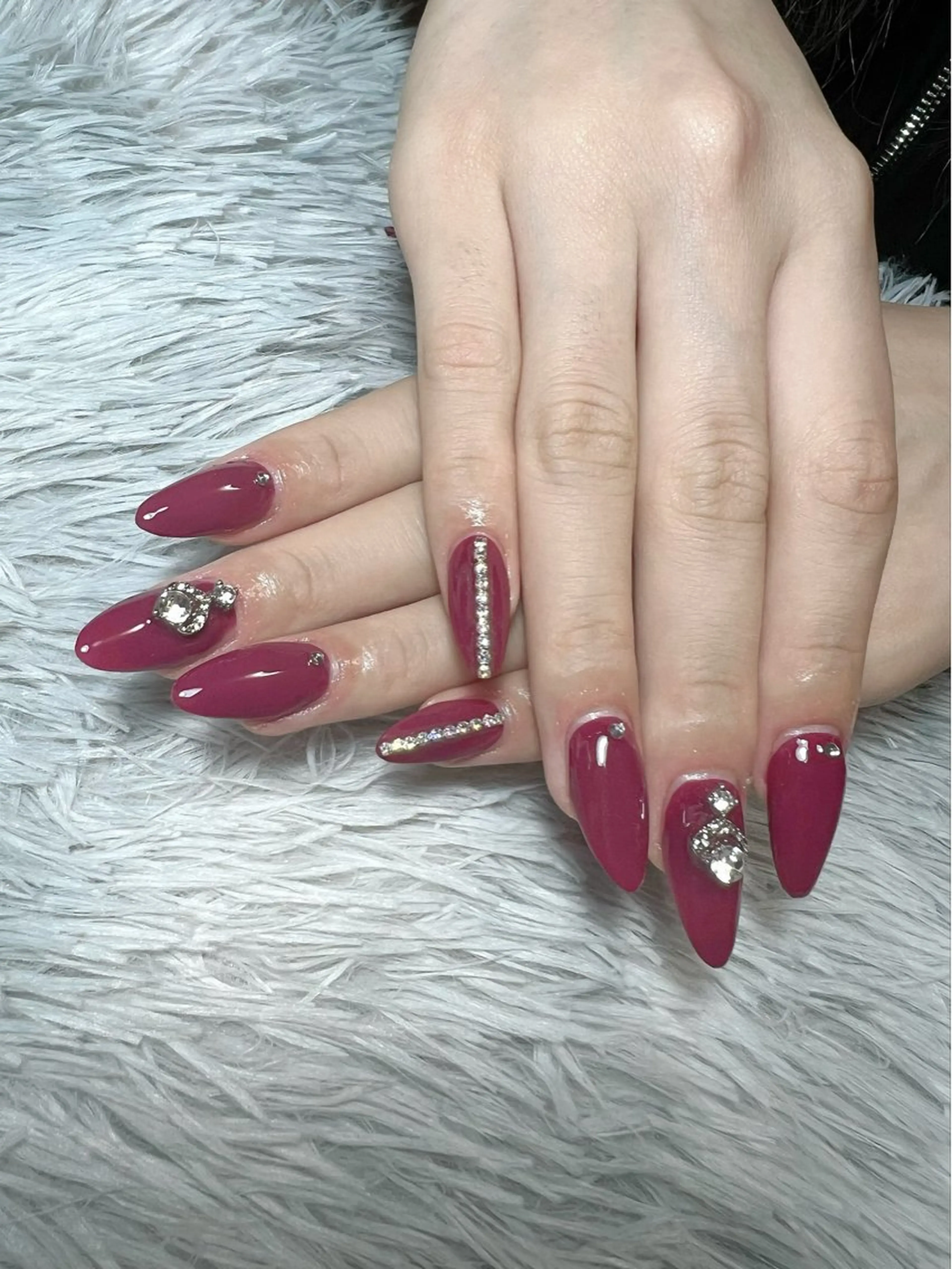 ネイル ボルドー ワンカラーネイル 赤色 スカルプネイル ストーンネイル ハンドネイル シェヌネイル JURAのネイルデザイン