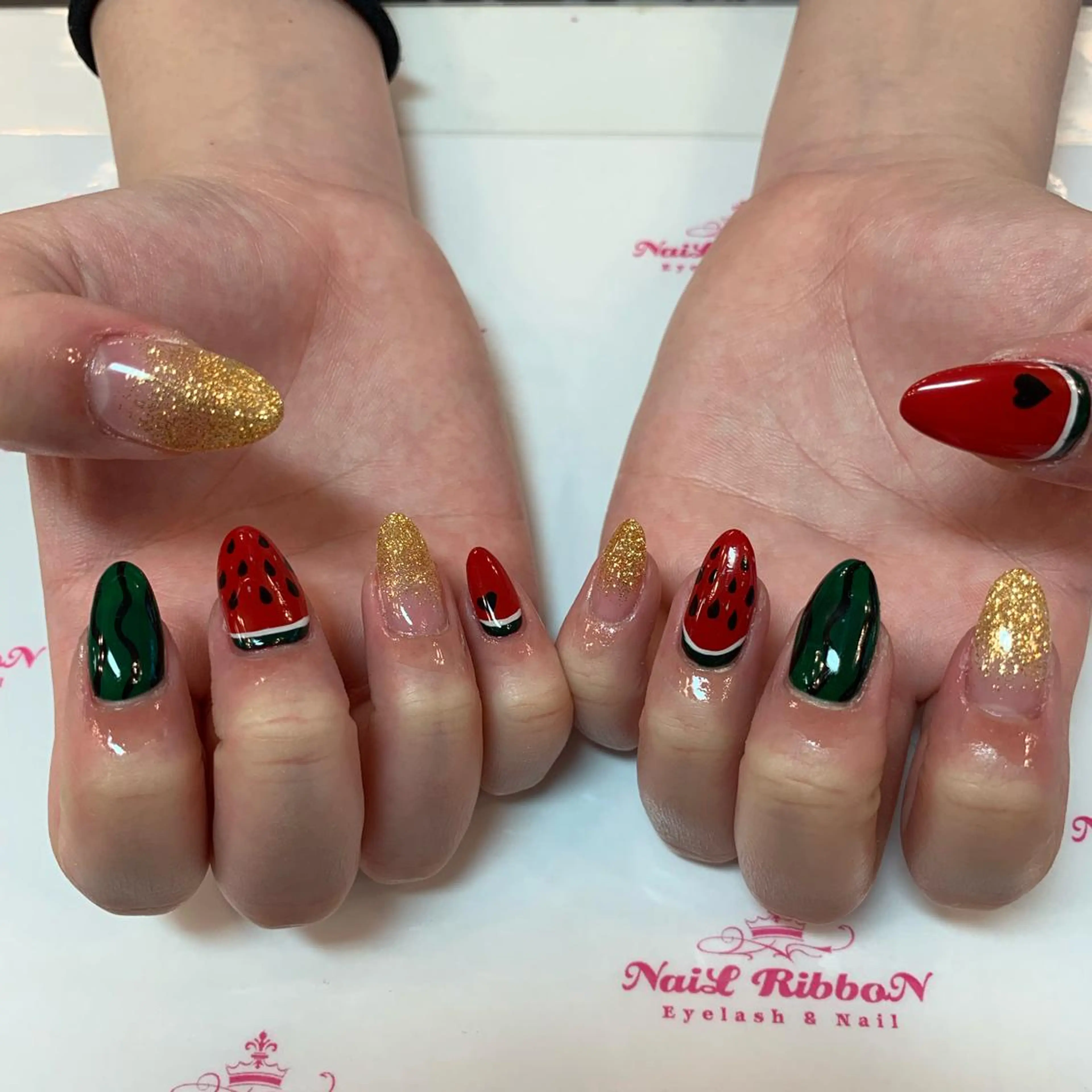 ネイル ネイルリボン 受付スタッフのネイルデザイン