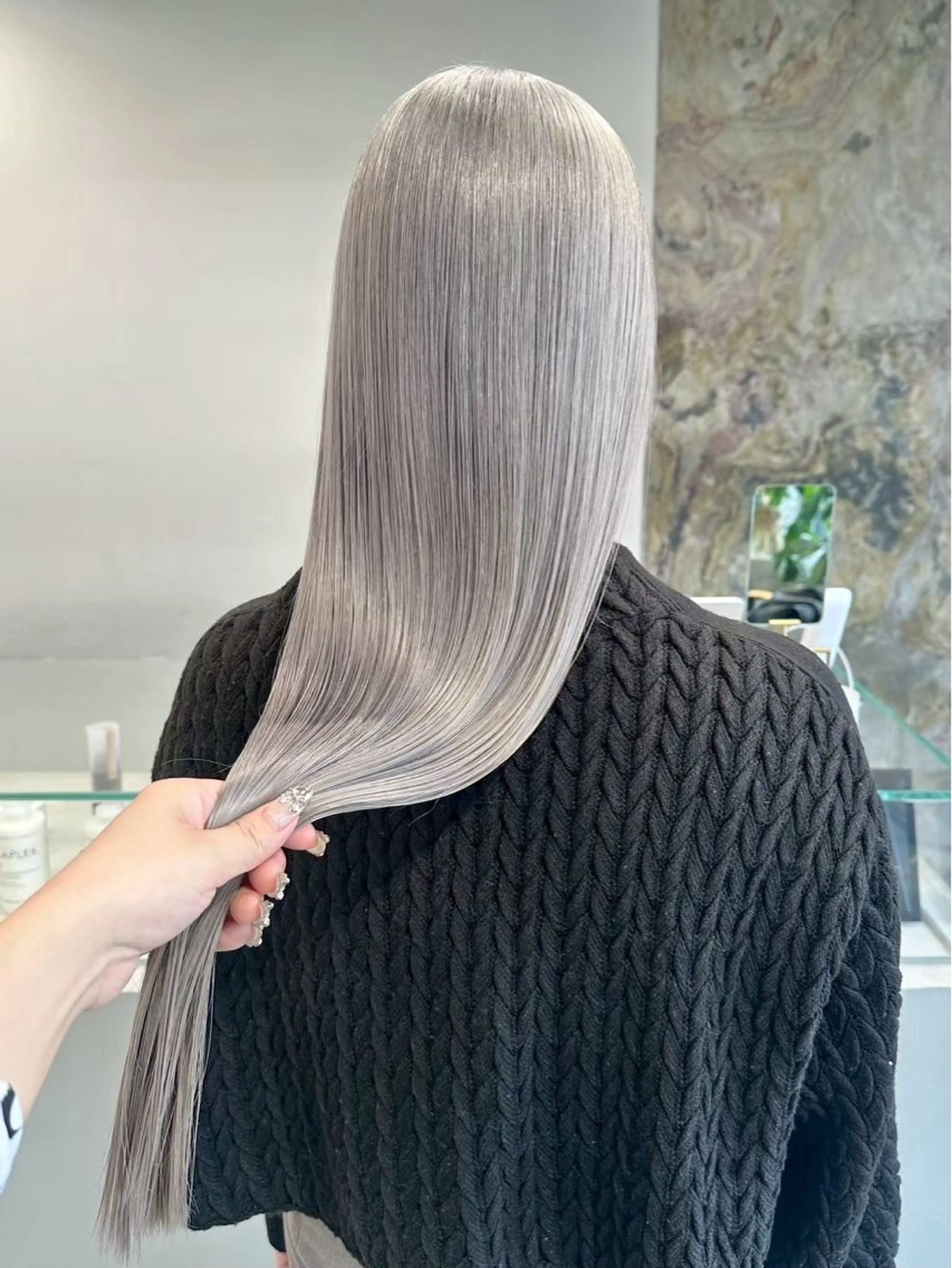 カラー シルバー ホワイトシルバー ヘアカラー SOL.valor所属・ハイトーンカラー🪽 suzuhoのヘアスタイル