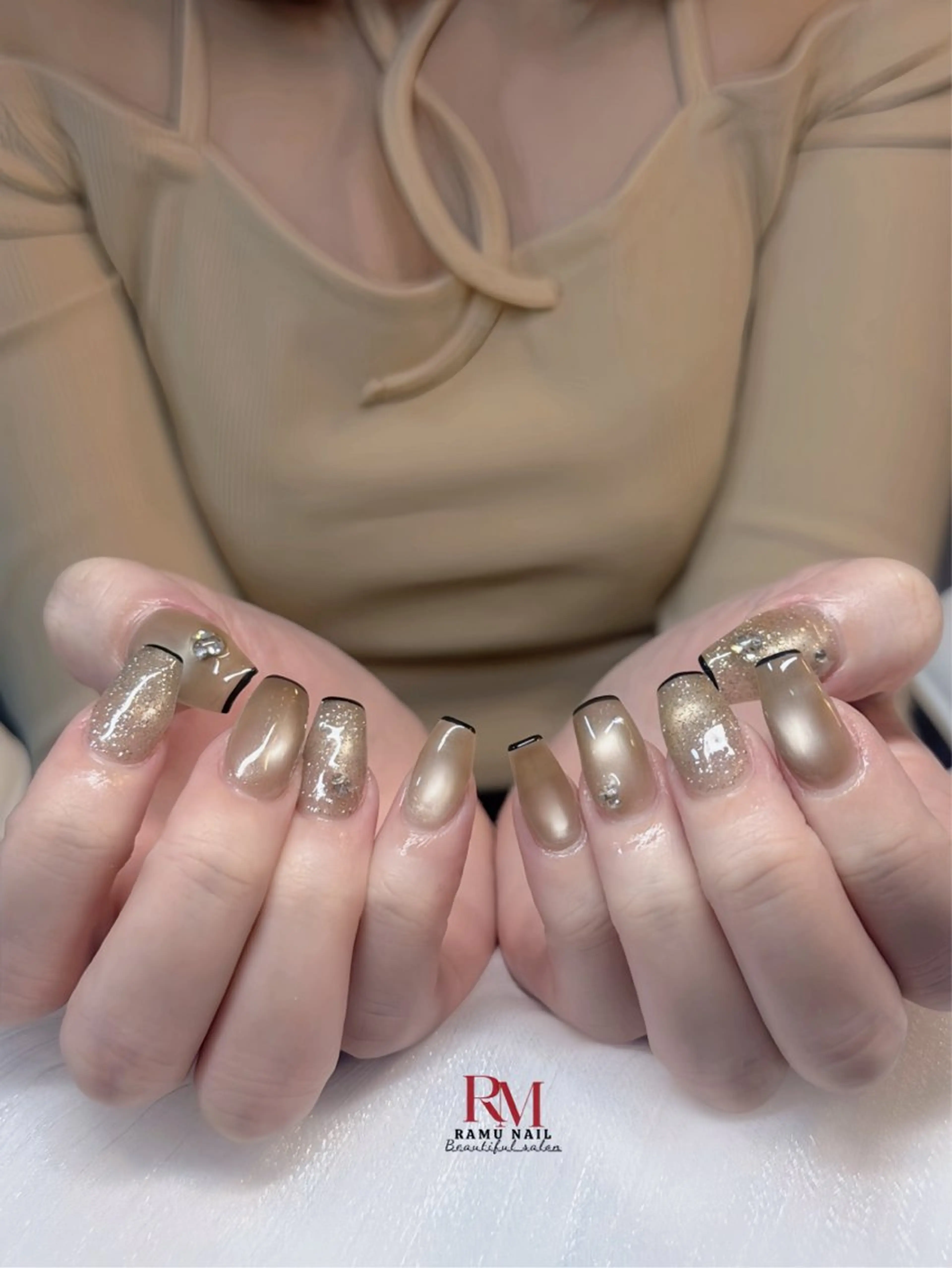 ネイル アートネイル チークネイル フレンチネイル グラデーション キラキラネイル ハンドネイル NEKO Chanのネイルデザイン