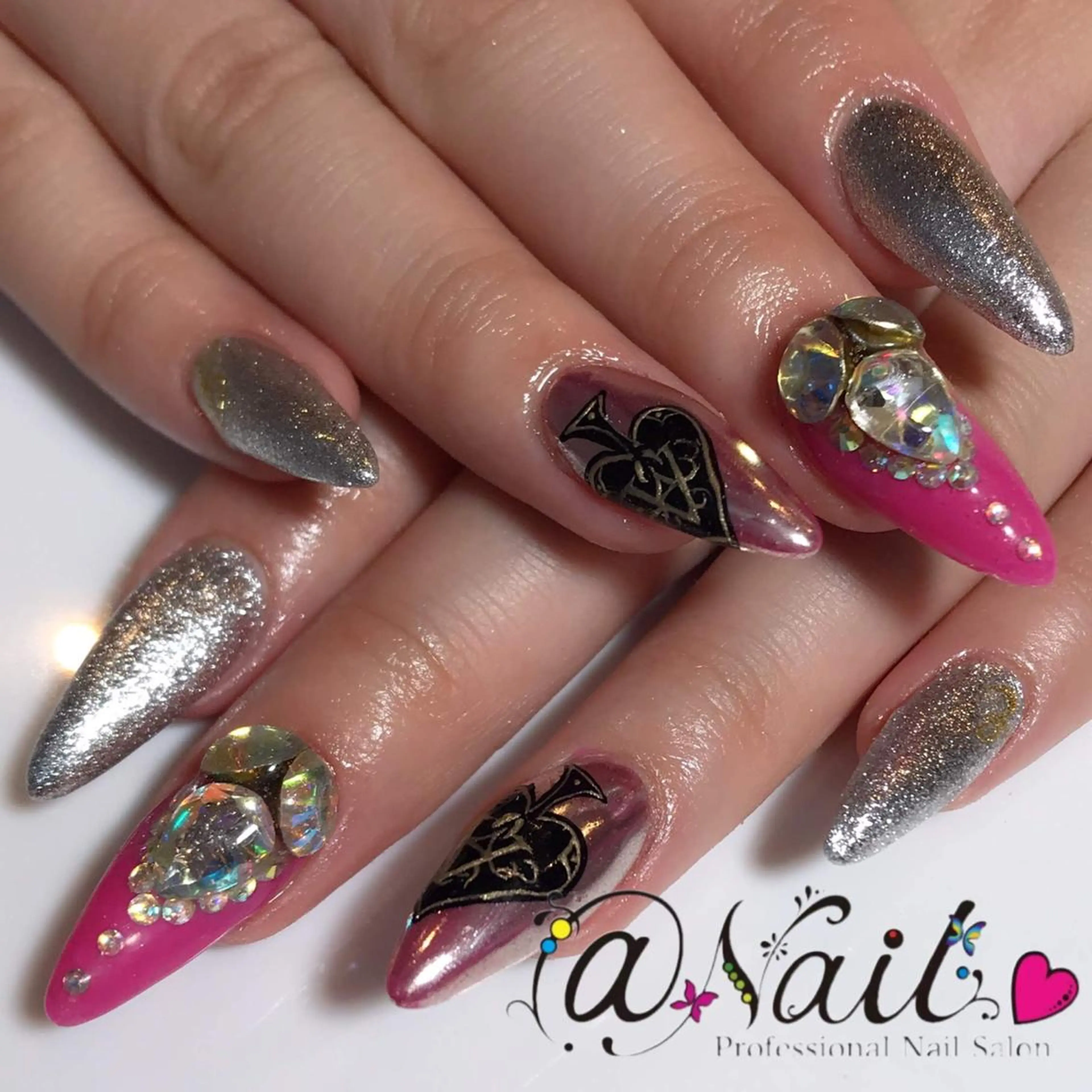 ネイル 小尾 栞のネイルデザイン