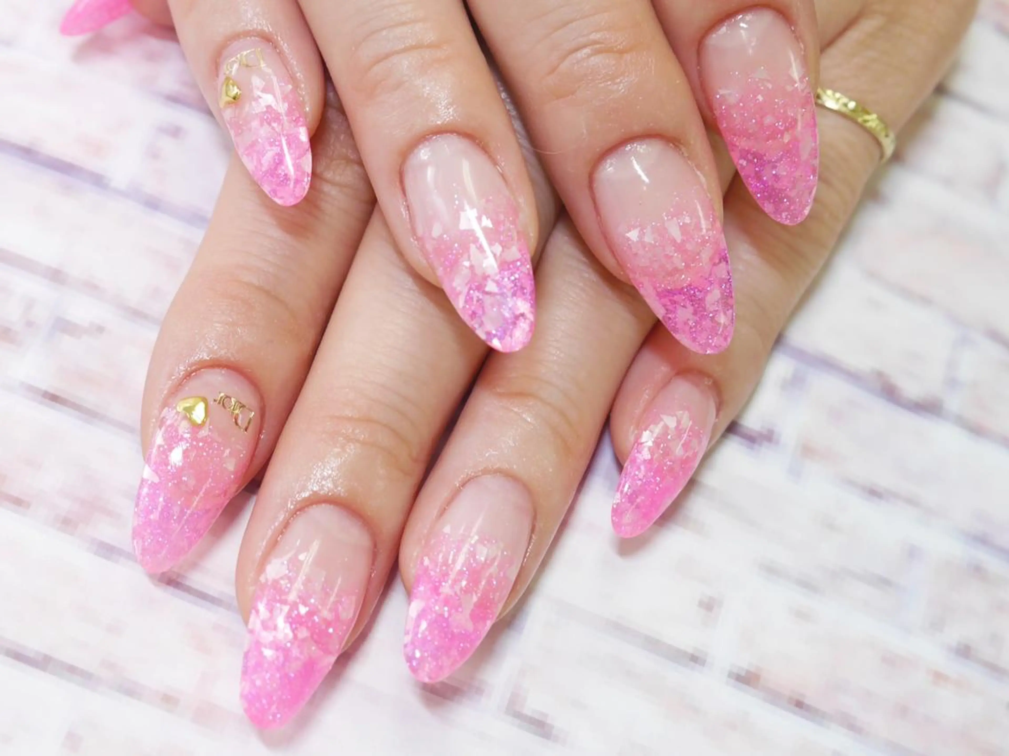 ネイル グラデーション ラメ(グリッター) ラメグラデーション スカルプネイル レイジー スワンのネイルデザイン