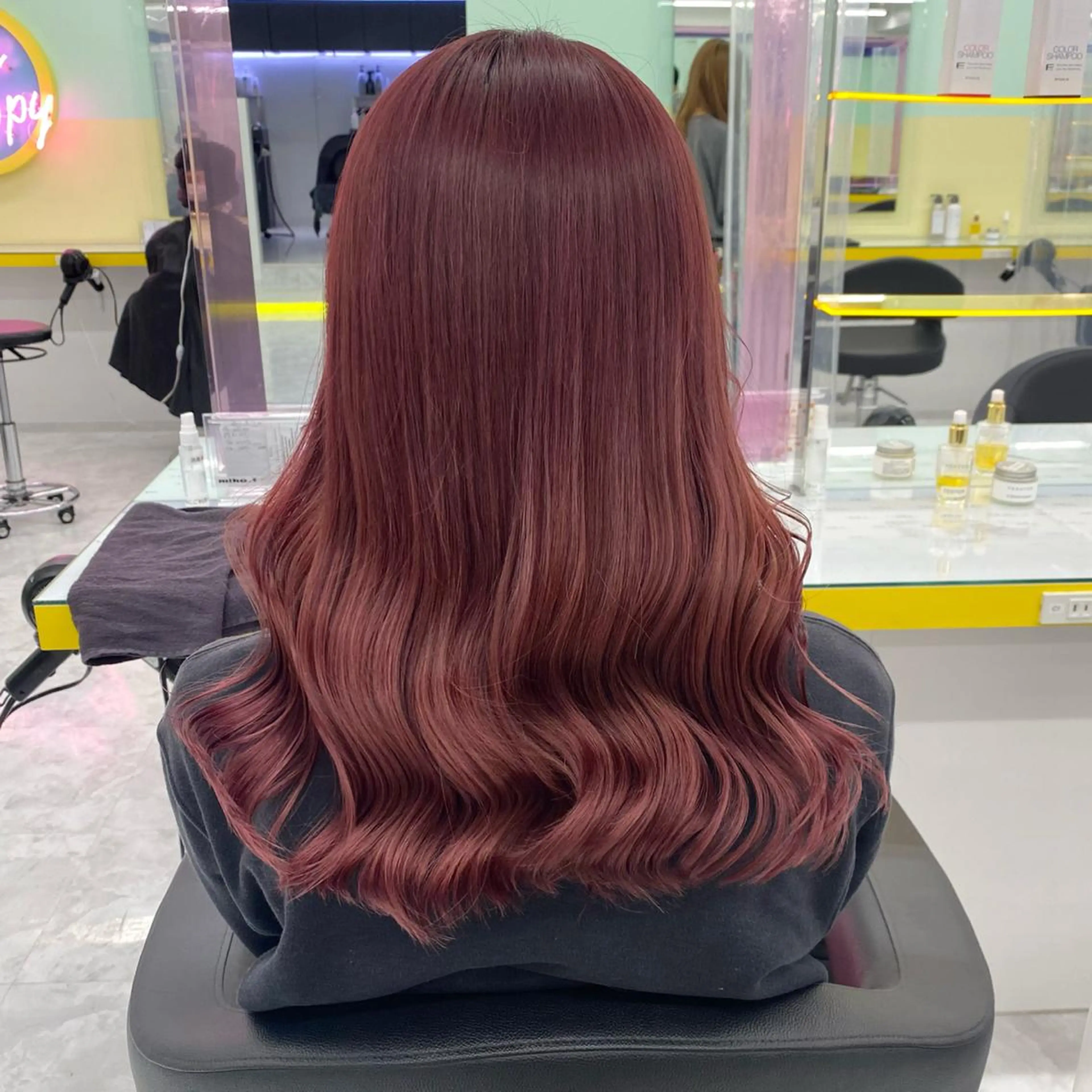 セミロング カラー パーマ ヘアアレンジ メンズ キッズ ネイル マツエク・マツパ アイブロウ 💖横浜ブリーチなし 💖MIHOのヘアスタイル