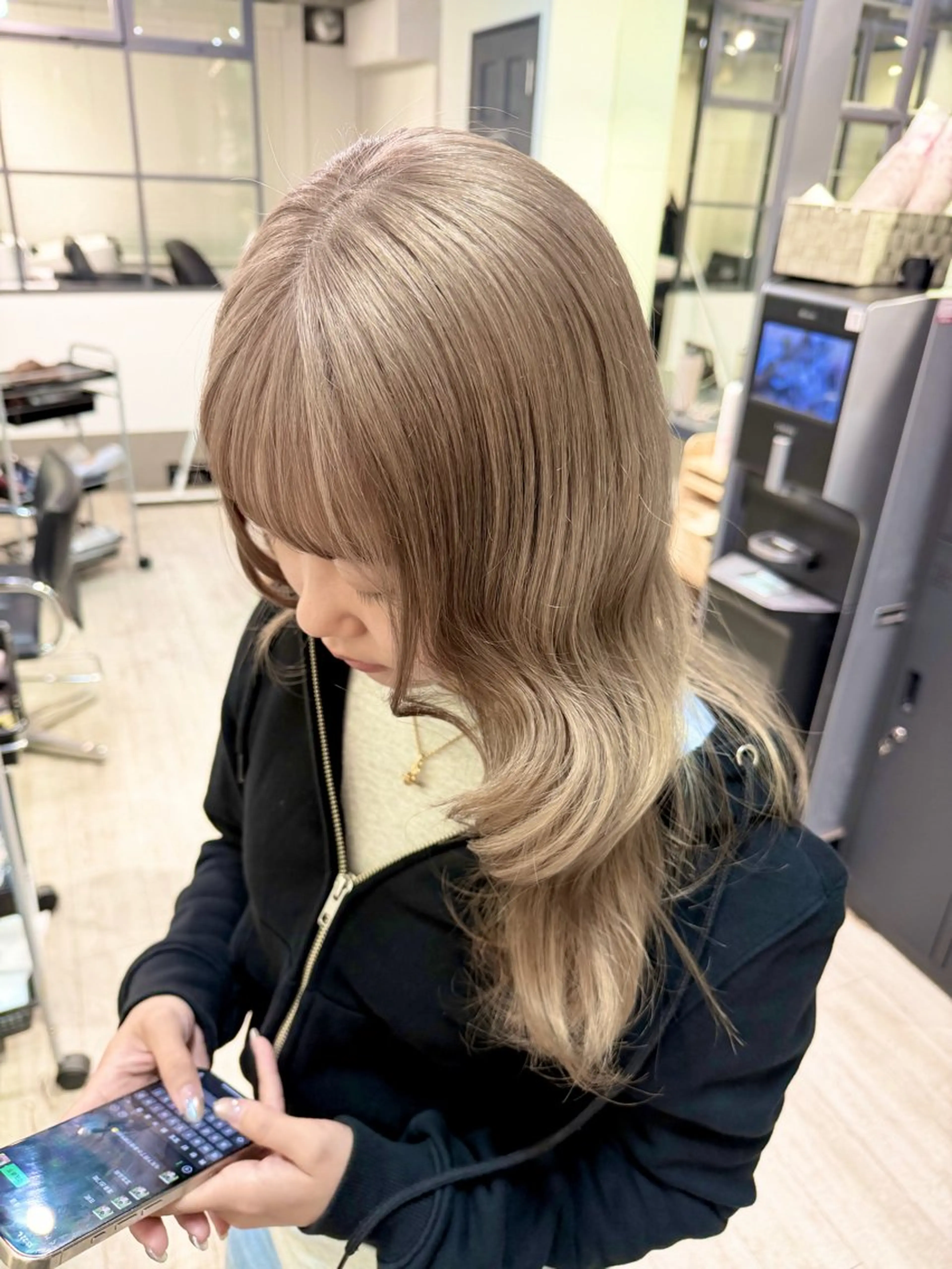 ミディアム カラー ヘアカラー トリートメント kai .のヘアスタイル