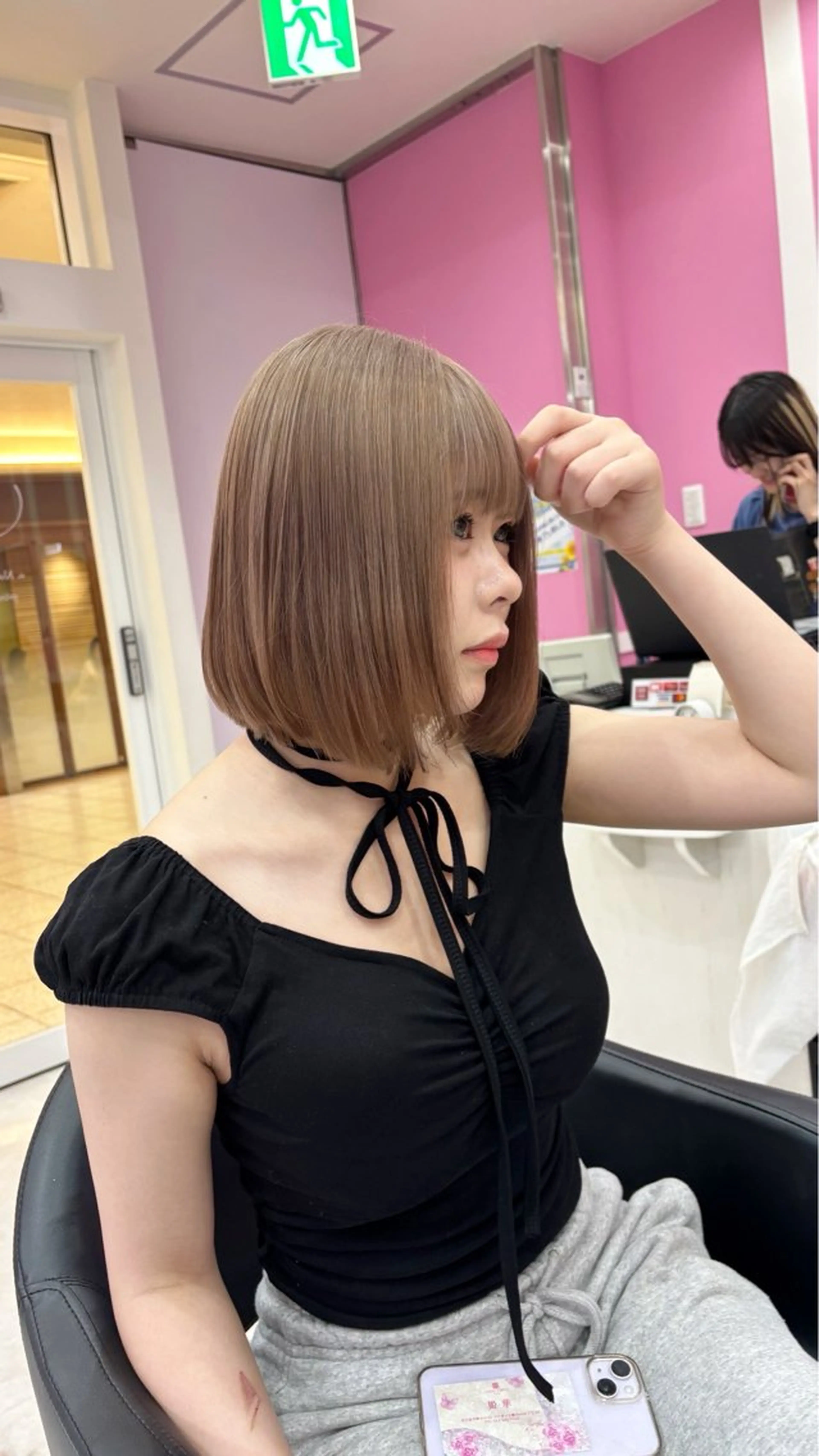 ショート カラー 服部 沙弥佳のヘアスタイル