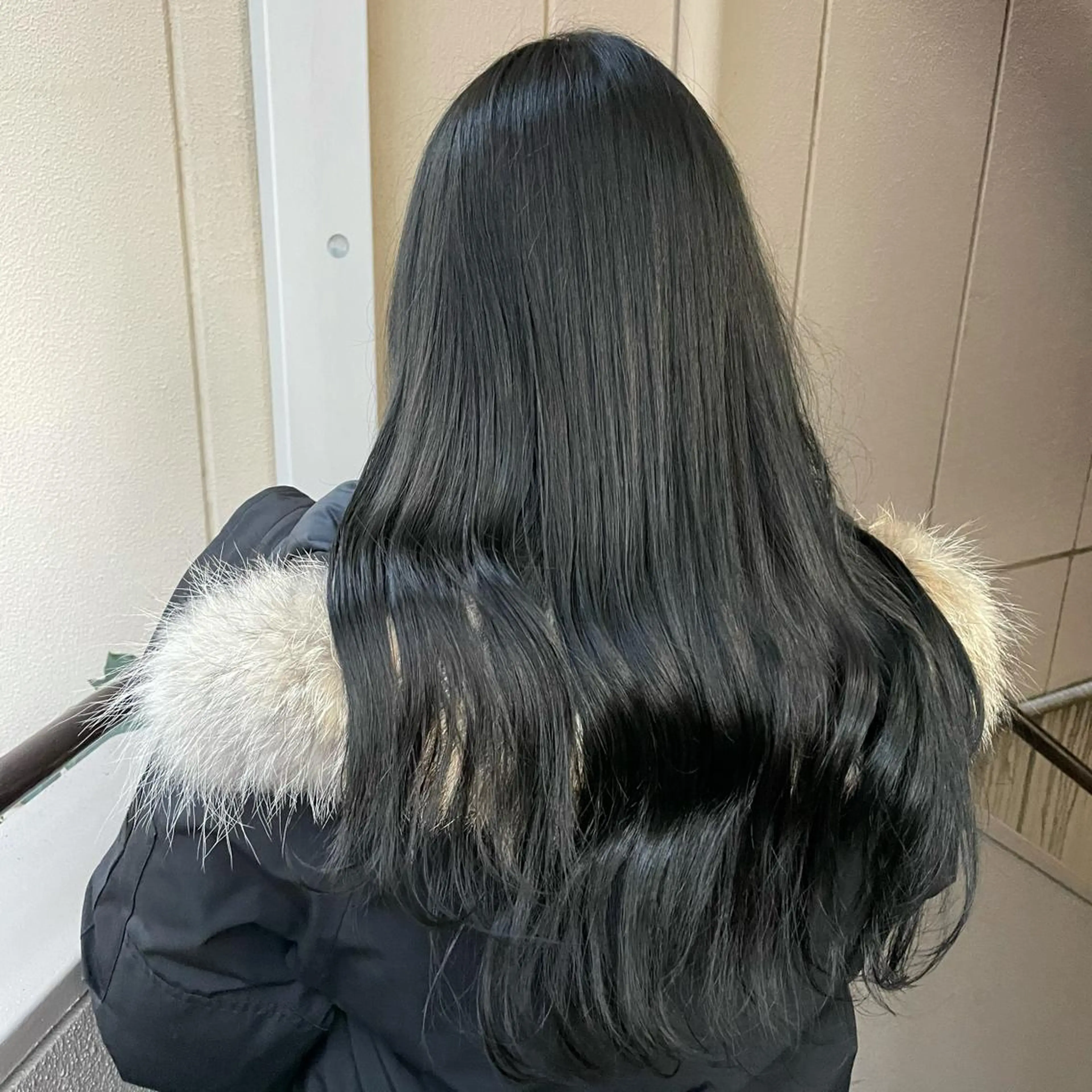 ミディアム カラー パーマ ヘアアレンジ メンズ キッズ ネイル マツエク・マツパ メンズブリーチ メンズインナーカラー メンズ韓国風 ブリーチ ケアブリーチ 切りっぱなしヘアボブ ミディアムヘアRYOのヘアスタイル