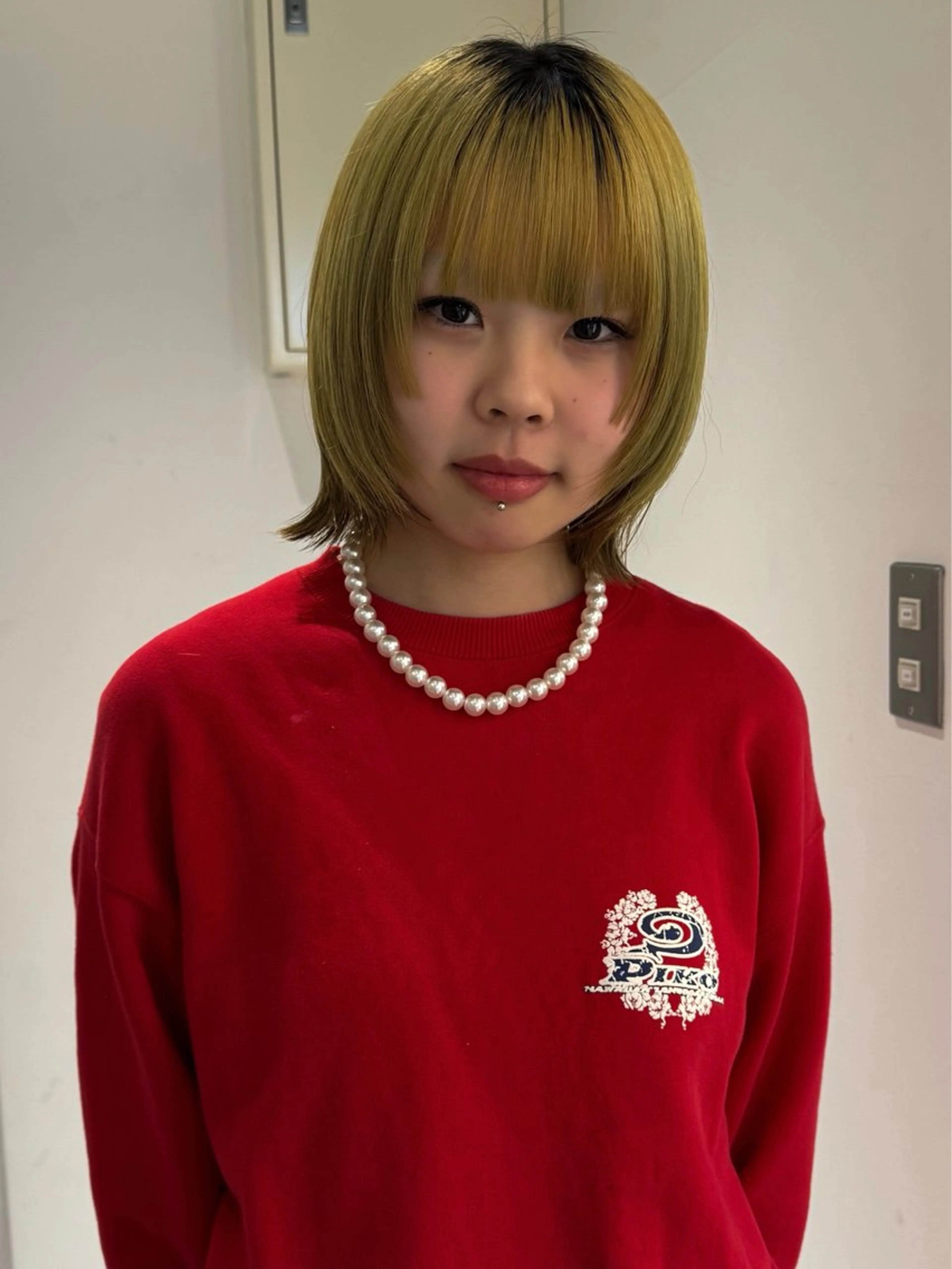 ミディアム カット 垢抜け/レイヤー/ ハイトーン/アスナのヘアスタイル