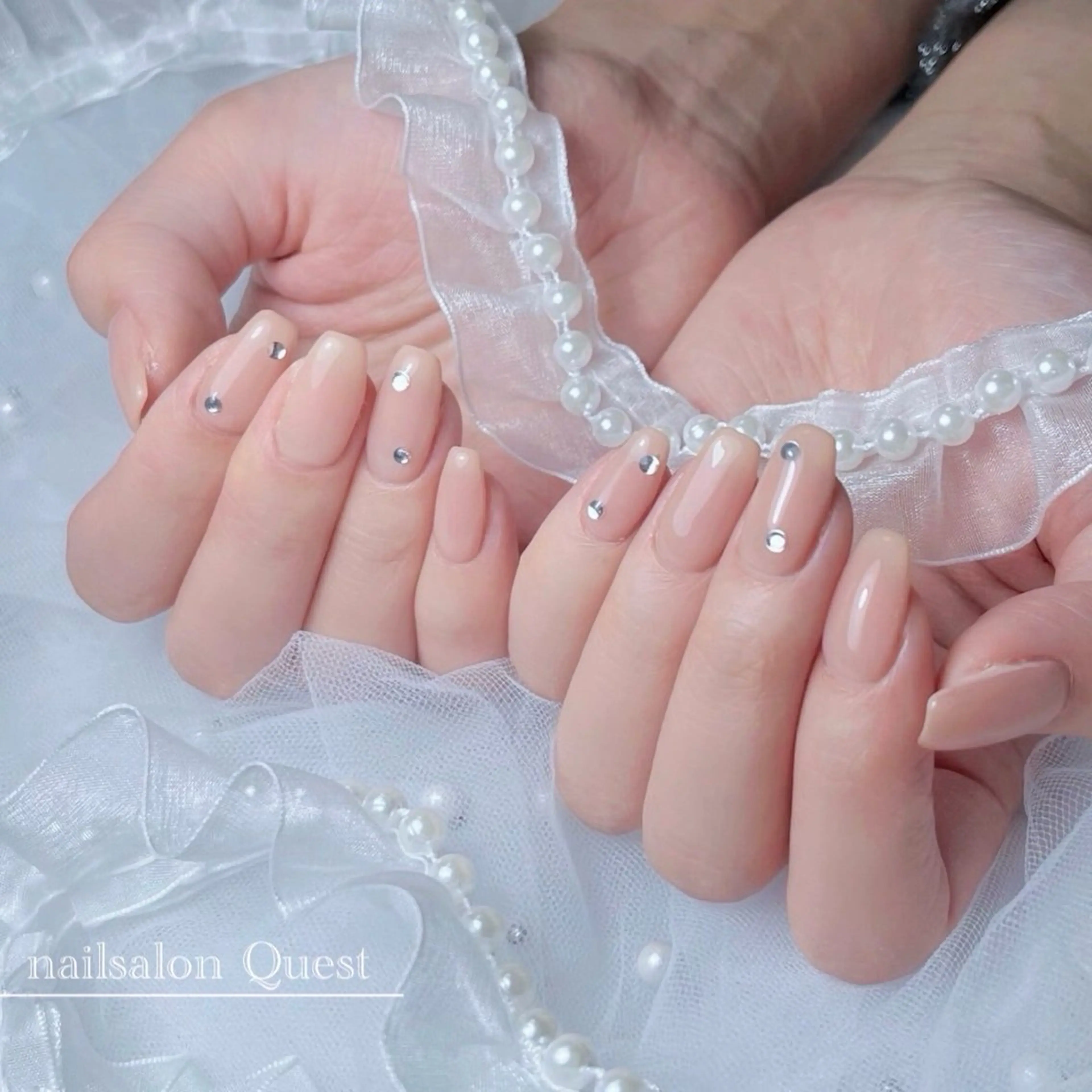 ネイル ワンカラーネイル シンプルネイル ストーンネイル nailsalon Questのネイルデザイン