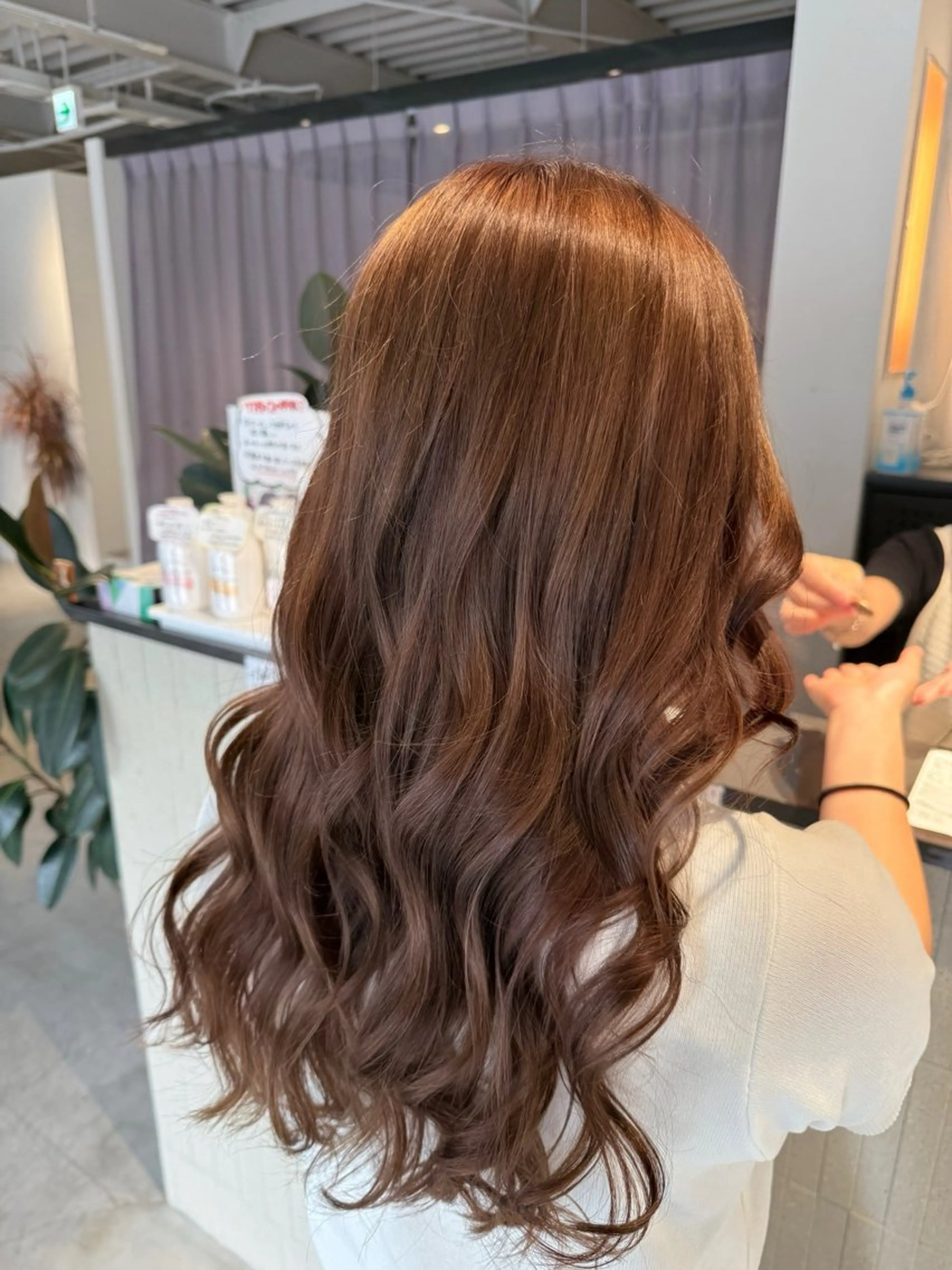 ロング 井手上 陽菜のヘアスタイル