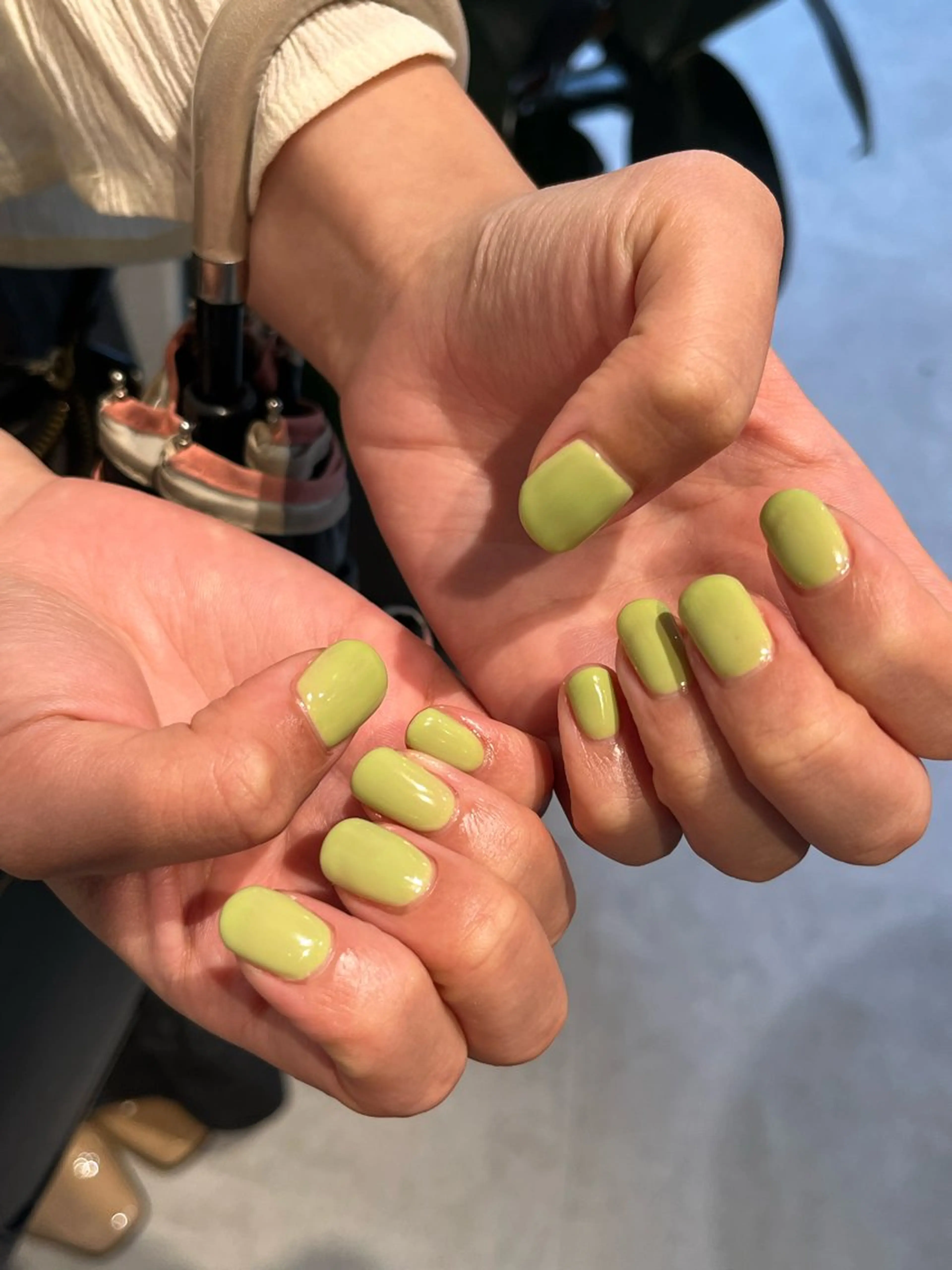 ネイル グリーン ワンカラーネイル ｵﾀｸ美容師🛍/ 酸性ストレート/艶髪のヘアスタイル