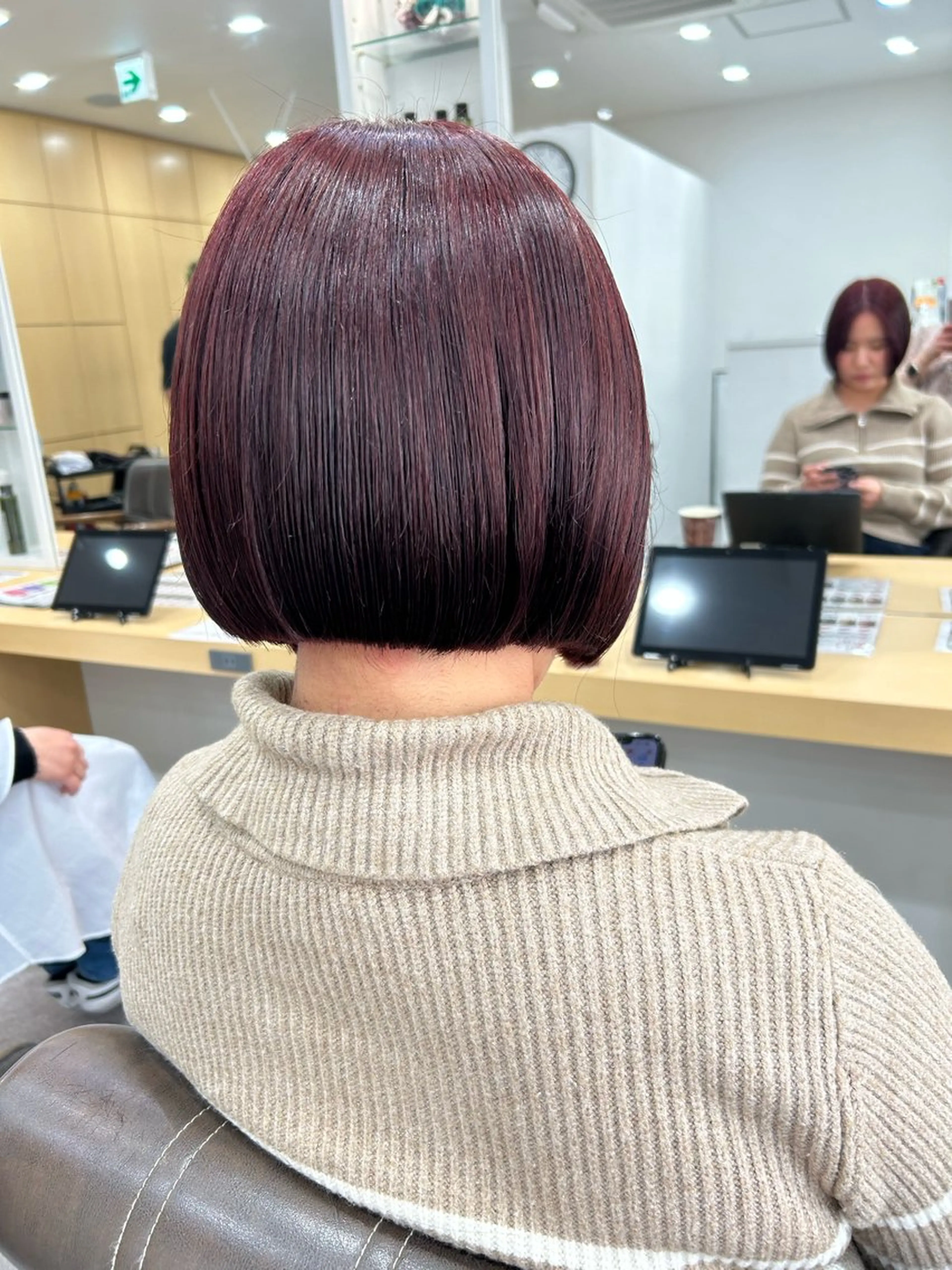 カラー ブリーチ カシス ダブルカラー ブリーチなしカラー レッドカラー カット ヘアカラー トリートメント 秋津 琉花のヘアスタイル