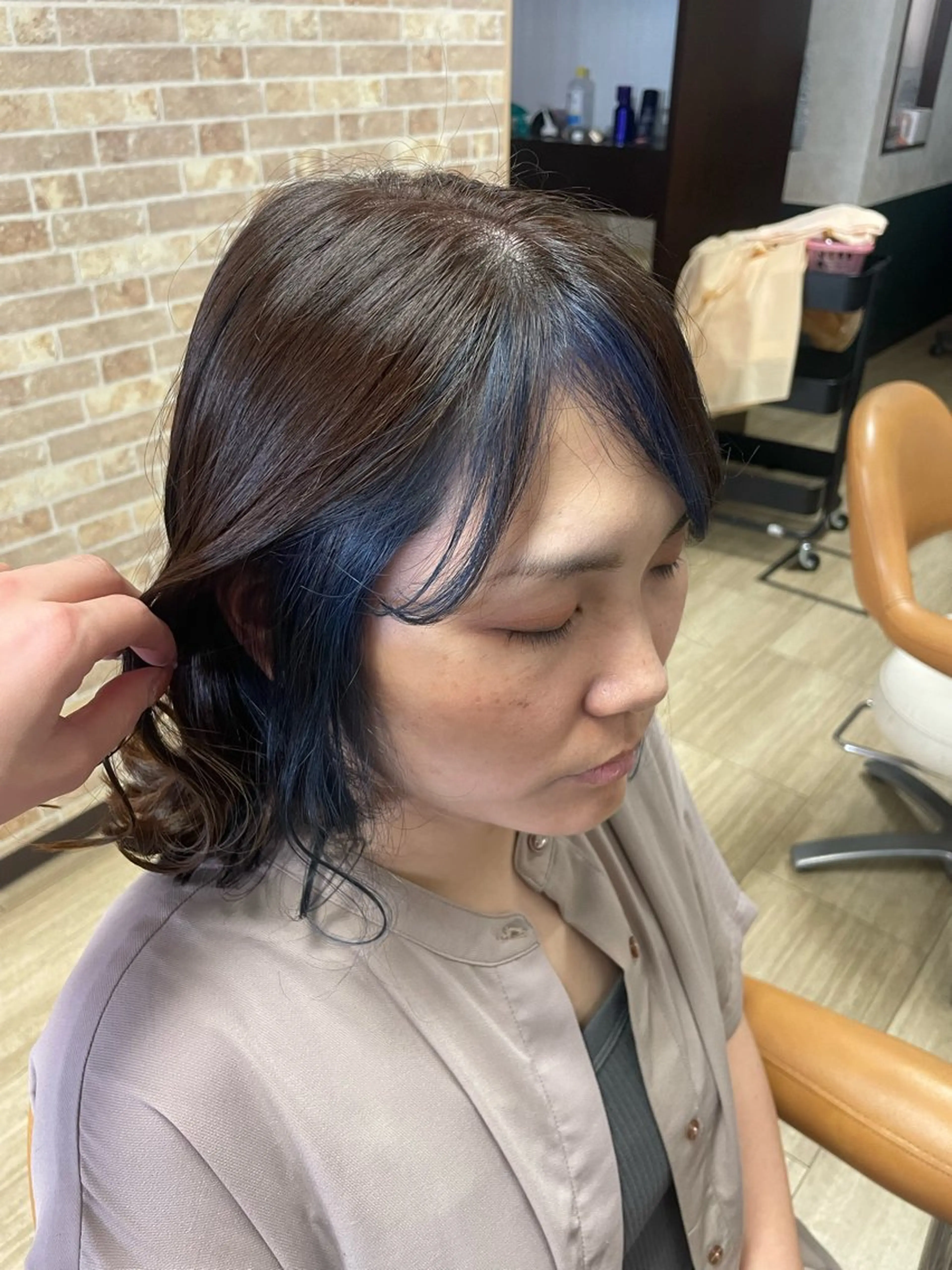 ミディアム カラー ブルーカラー カット ヘアカラー 徳留 もも花のヘアスタイル