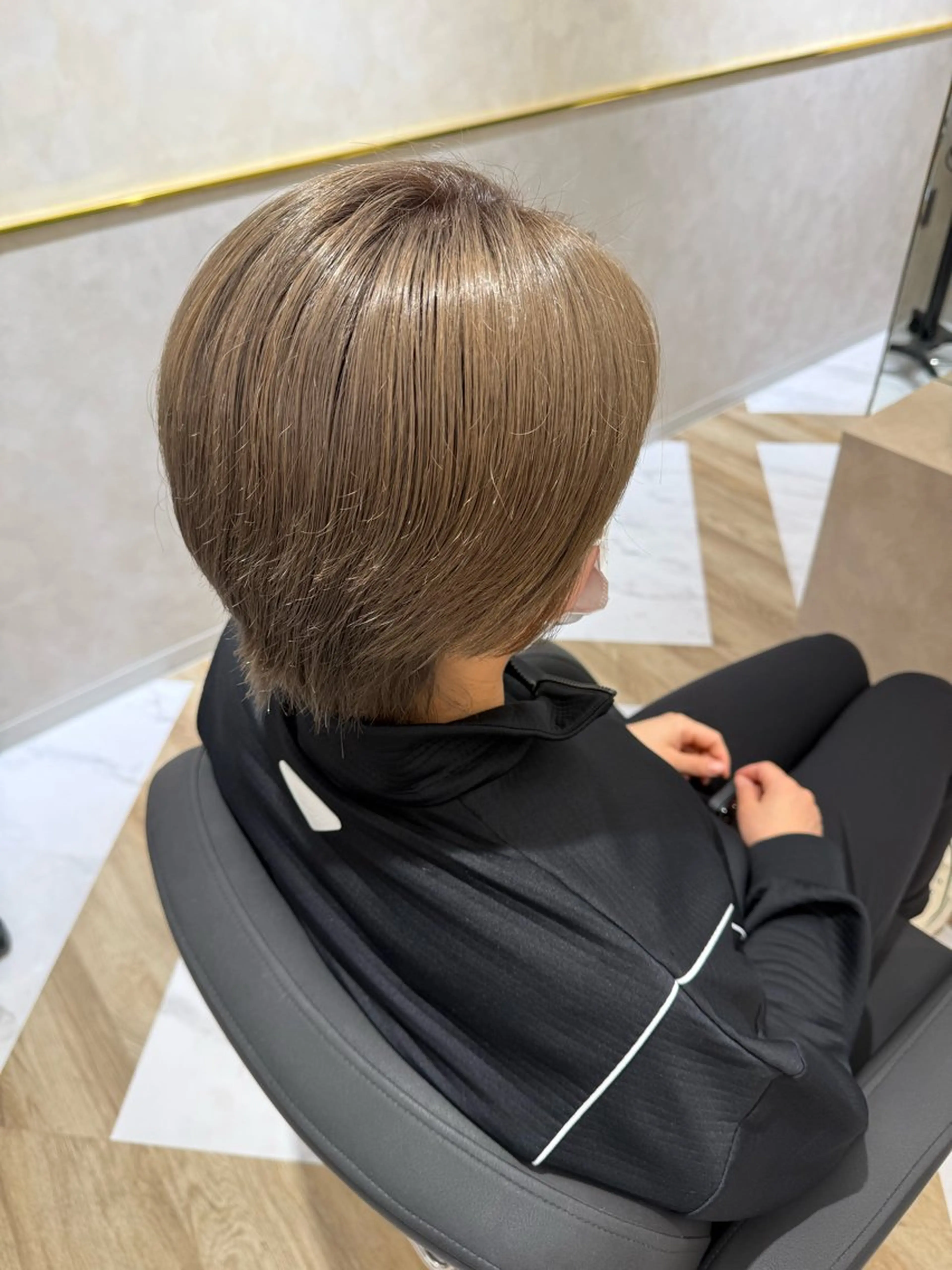 ショート カラー Eight White／AIRIのヘアスタイル