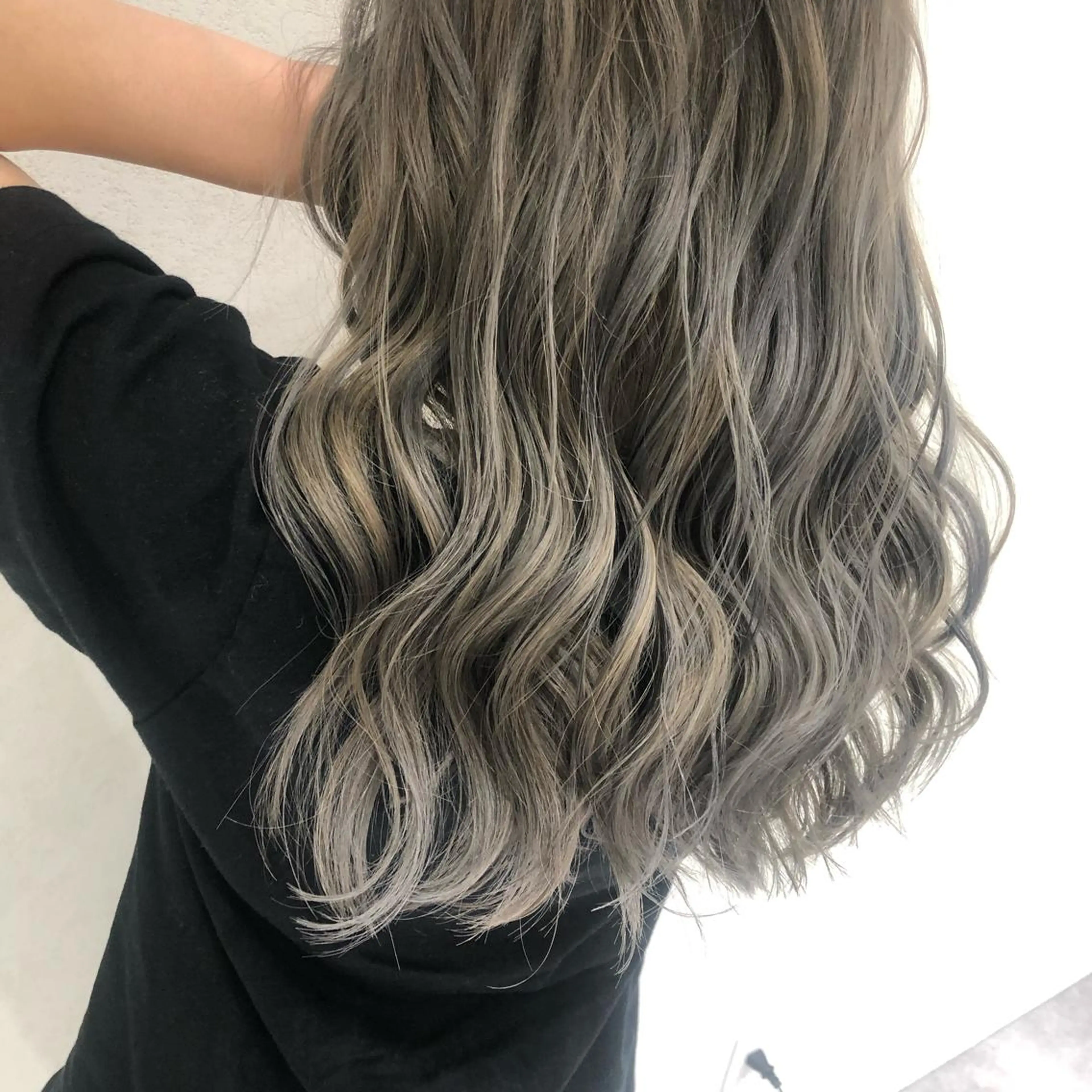 ロング カラー ムトウセイマ/ 縮毛矯正/ブリーチのヘアスタイル