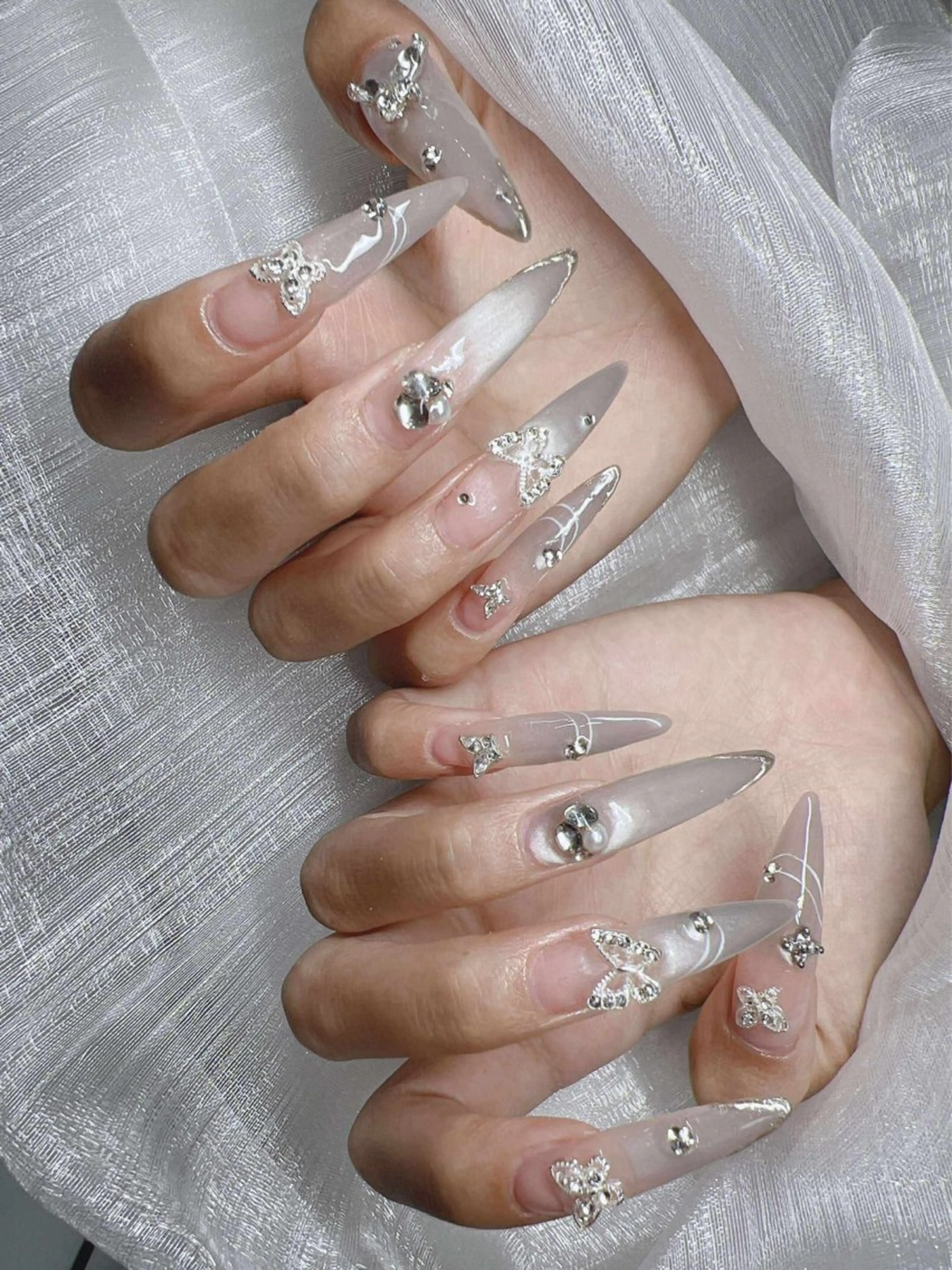 ネイル 長さ出し グラデーション 卒業式 キラキラネイル マグネットネイル ハンドネイル Lee Nailsのネイルデザイン