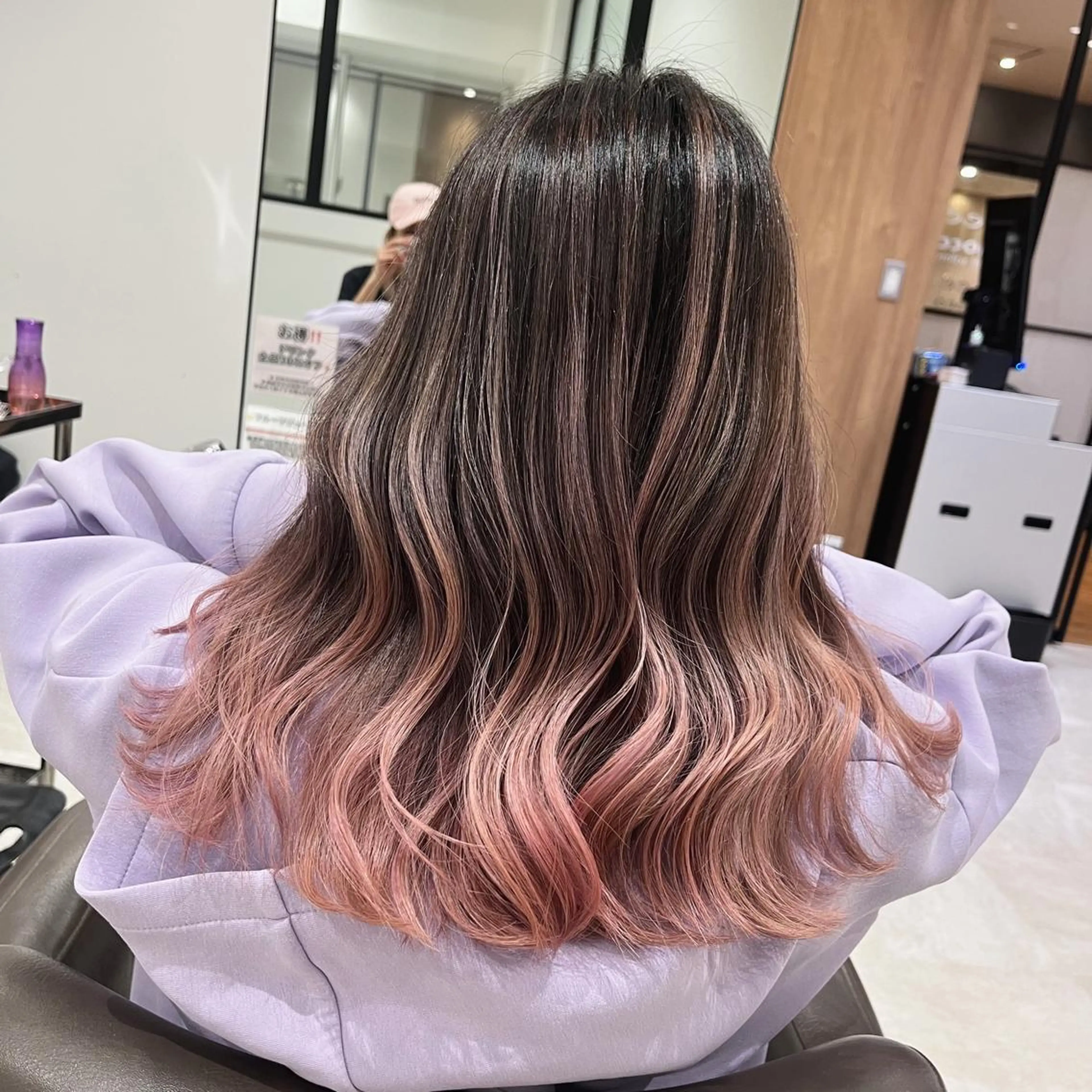 ミディアム カラー バレイヤージュ ピンクカラー レイヤーカット lien ヒジリのヘアスタイル