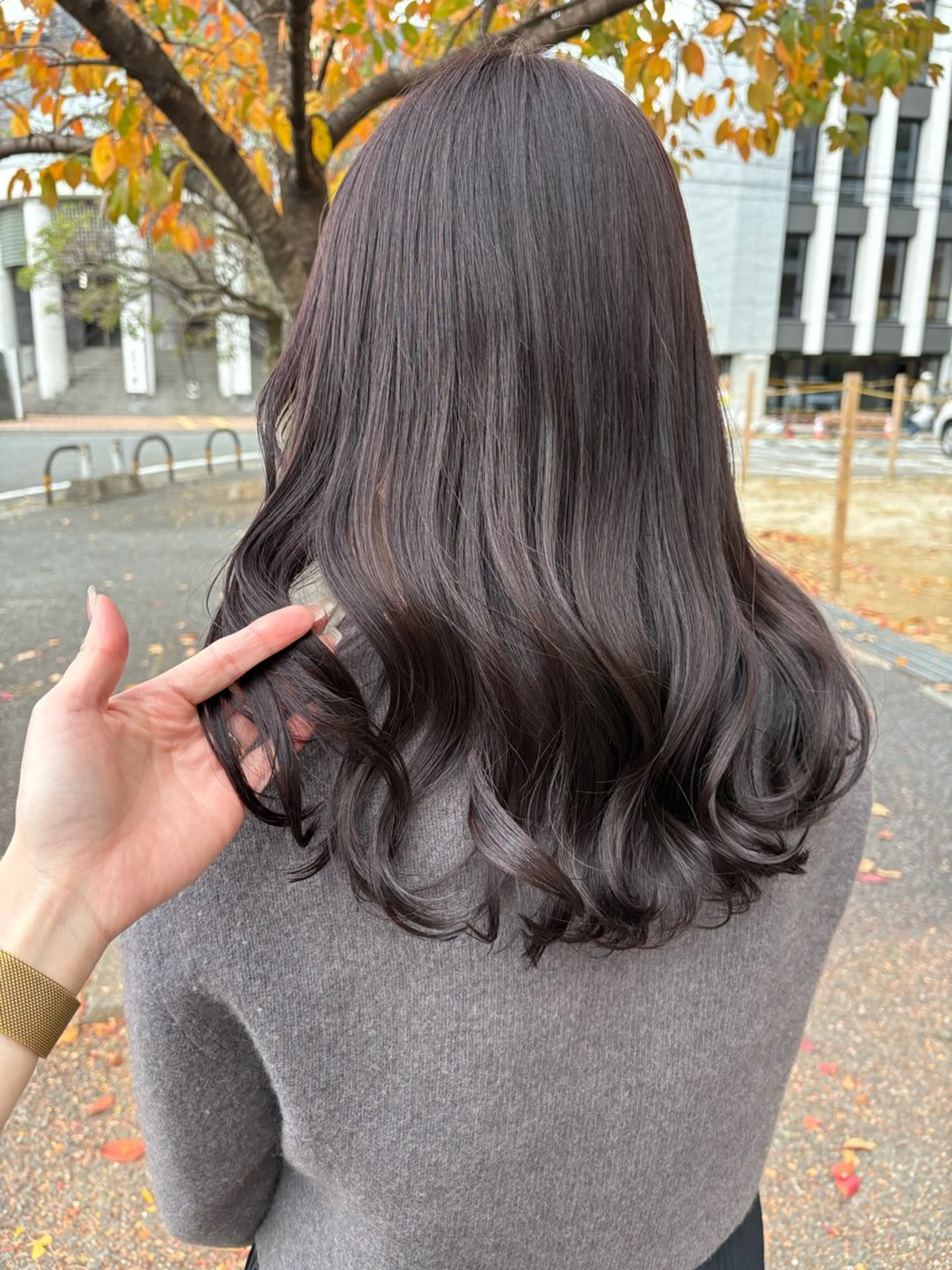 ロング カラー ベージュカラー 透明感カラー バイオレットカラー カット ヘアカラー トリートメント 井手 素子のヘアスタイル