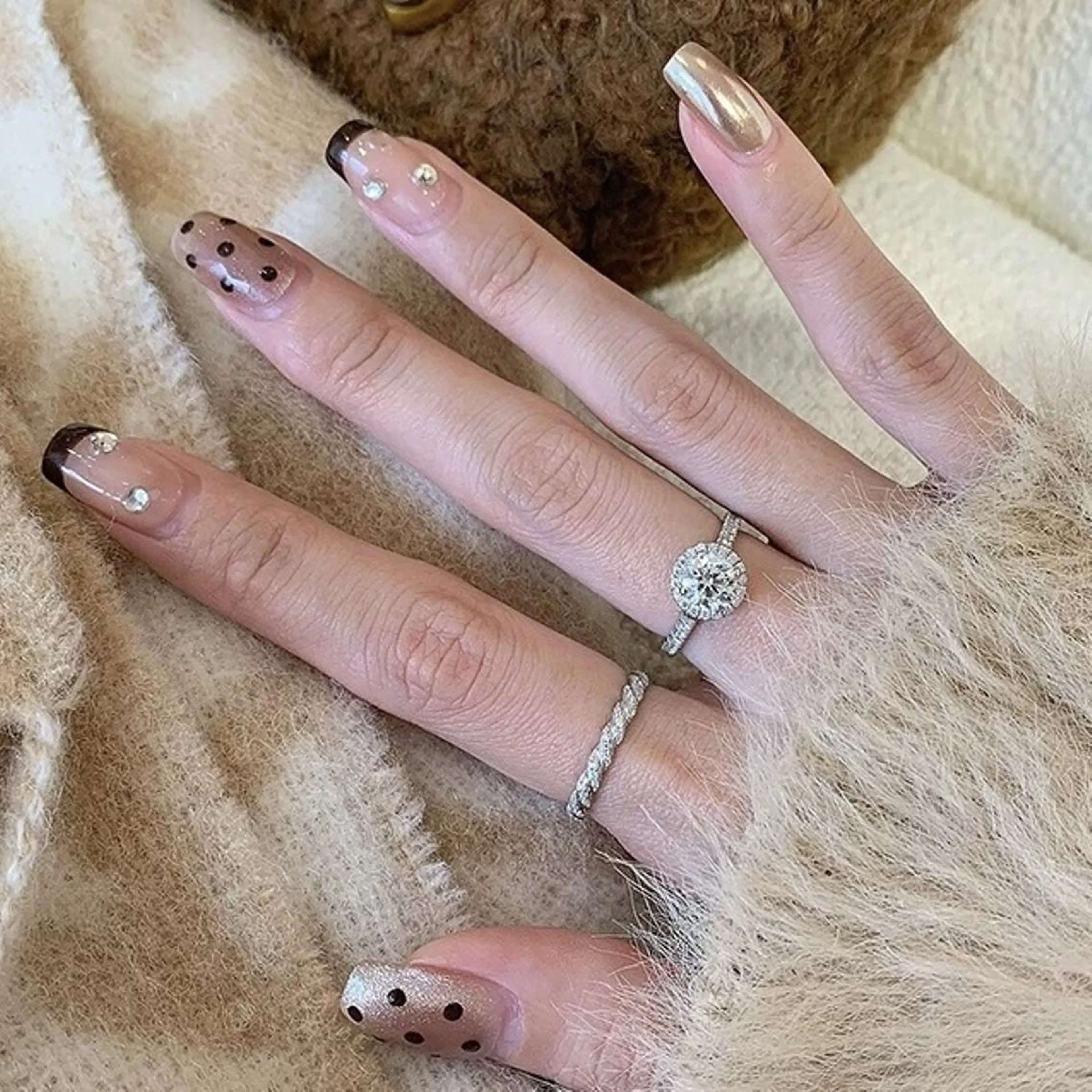 ネイル ハート キラキラネイル バレンタイン ハンドネイル エリ🫧 nail池袋東口のネイルデザイン