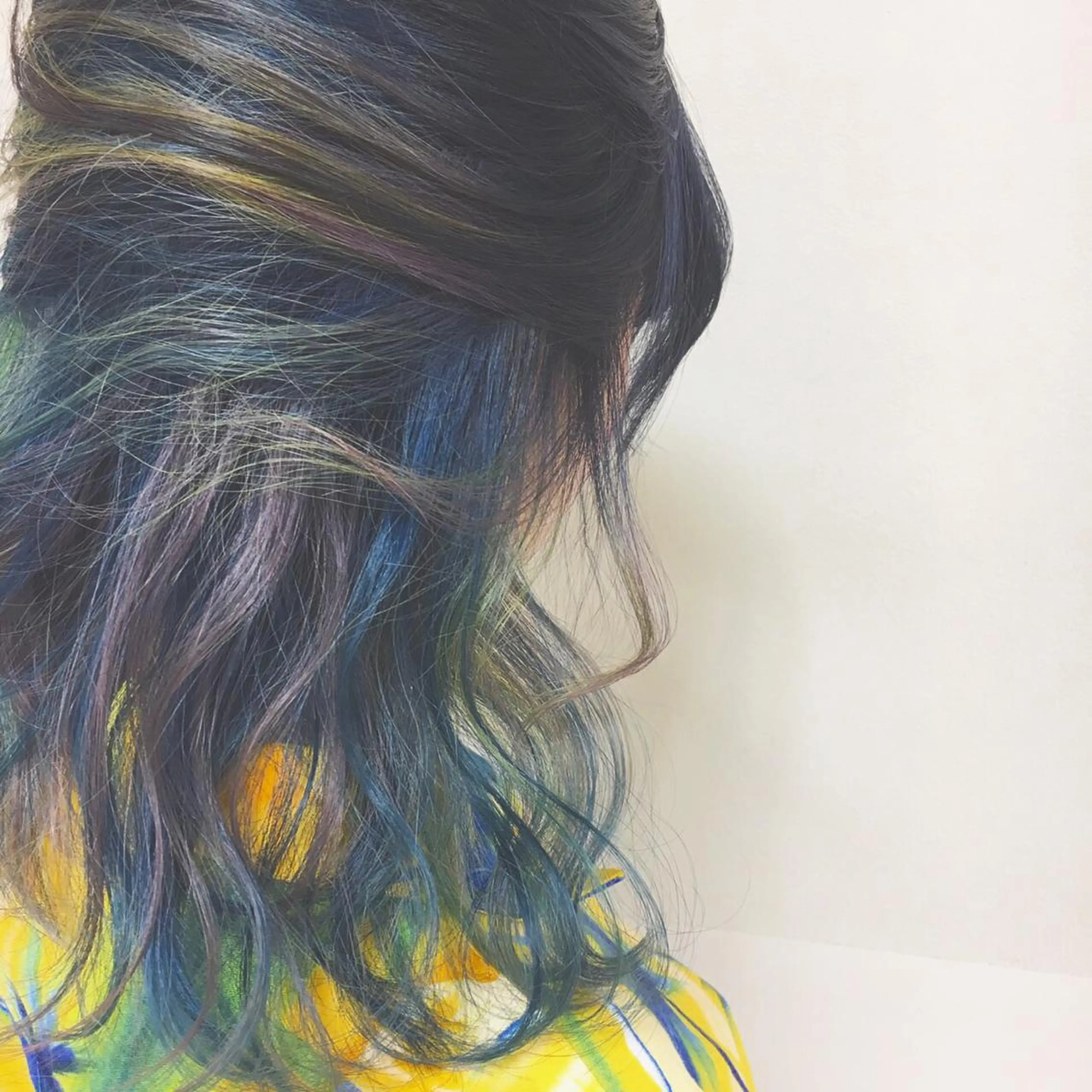 ミディアム カラー cyan SANAMIのヘアスタイル