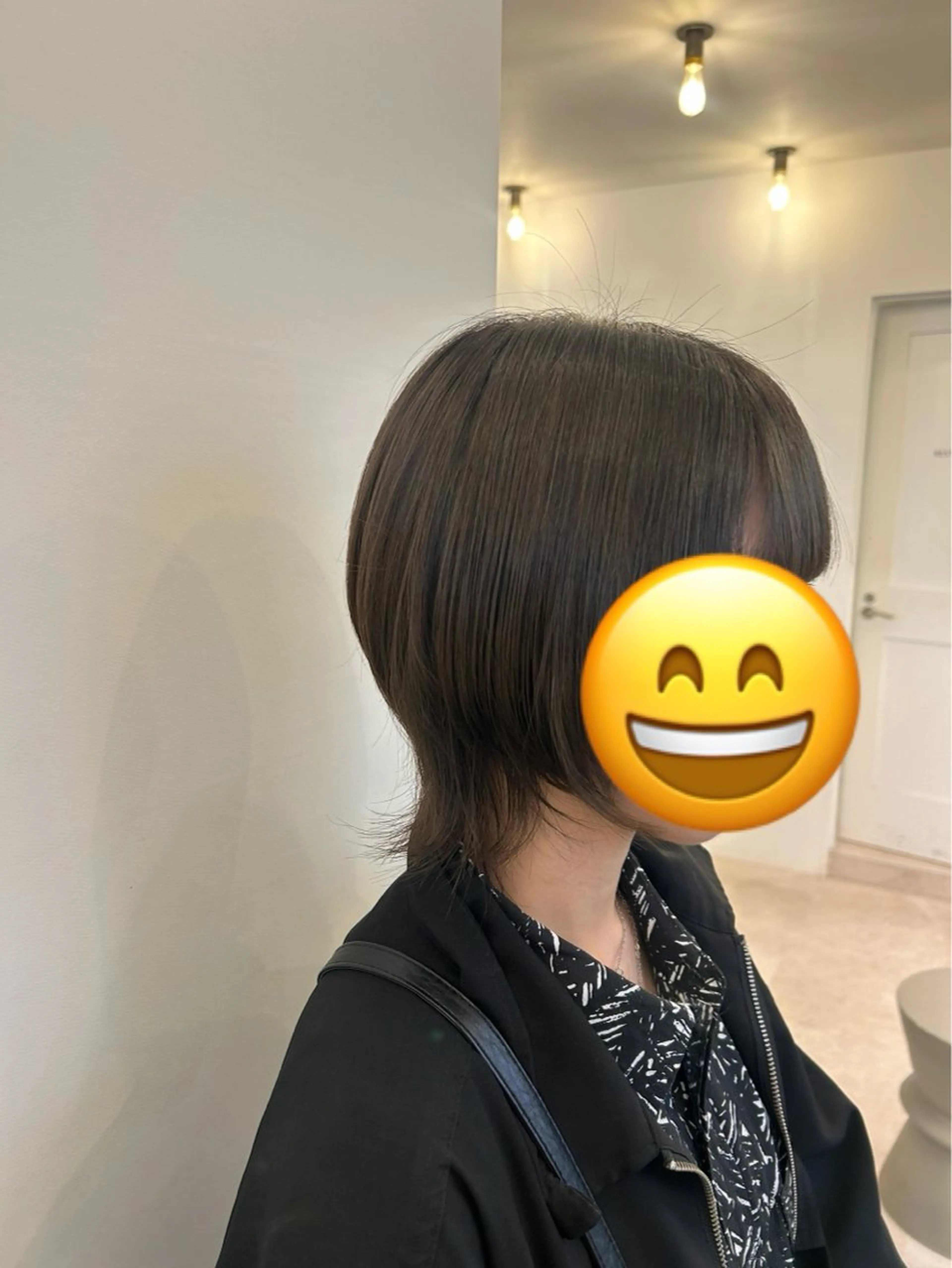 ショート ウルフカット 艶感カラー／フェザー レイヤー／meguのヘアスタイル